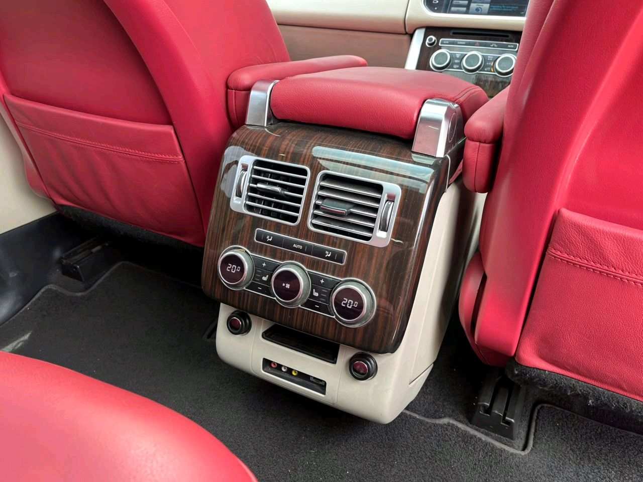 Land Rover Range Rover Vogue photo 9