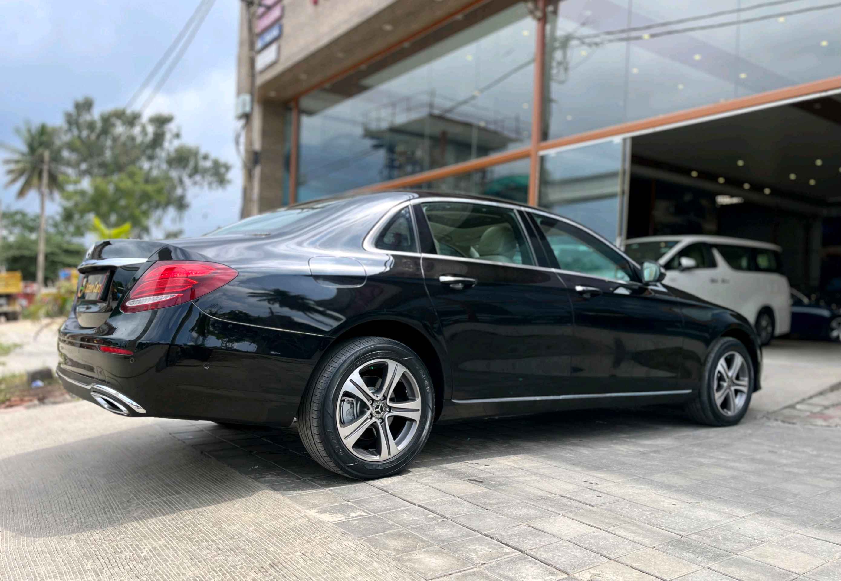 Mercedes Benz E Class Lwb photo 6