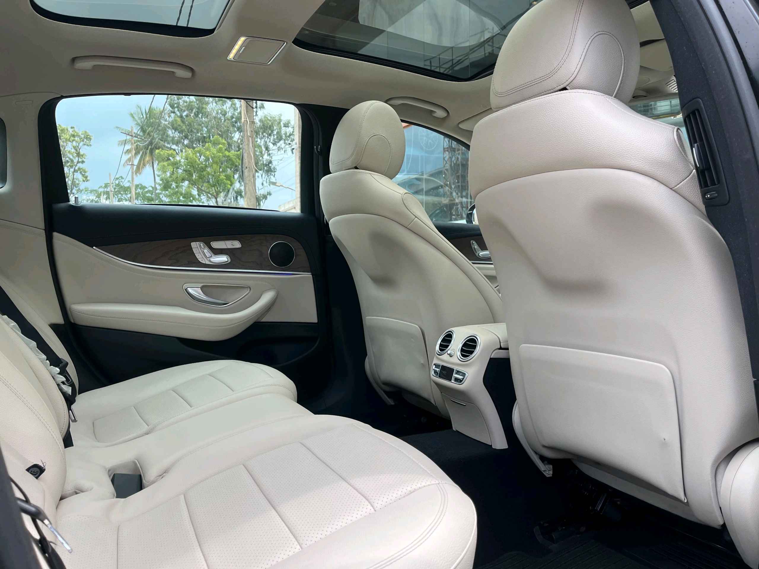 Mercedes Benz E Class Lwb photo 8