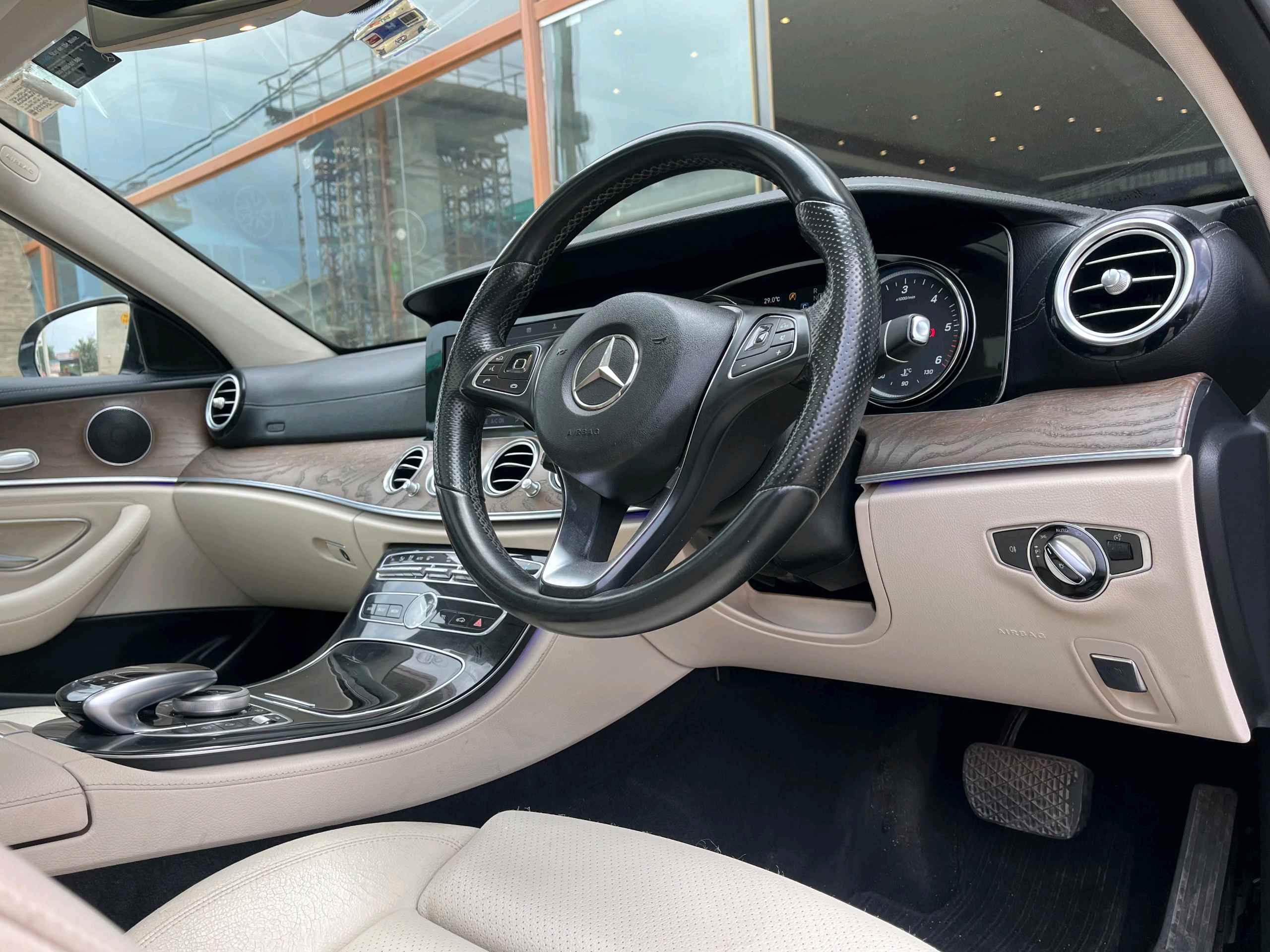 Mercedes Benz E Class Lwb photo 10