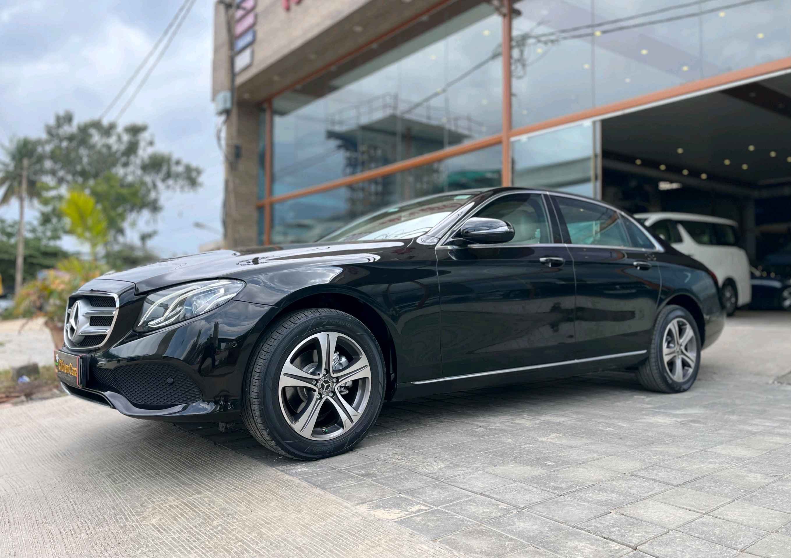 Mercedes Benz E Class Lwb photo 11