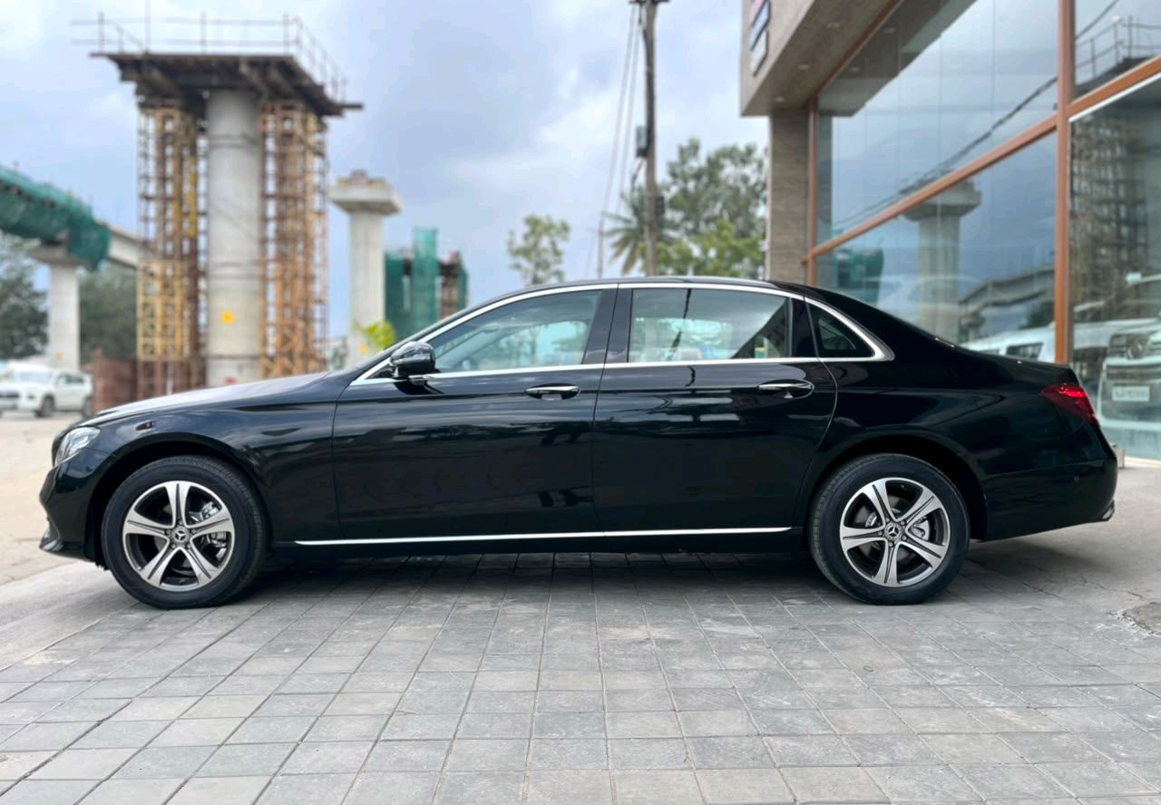 Mercedes Benz E Class Lwb photo 12
