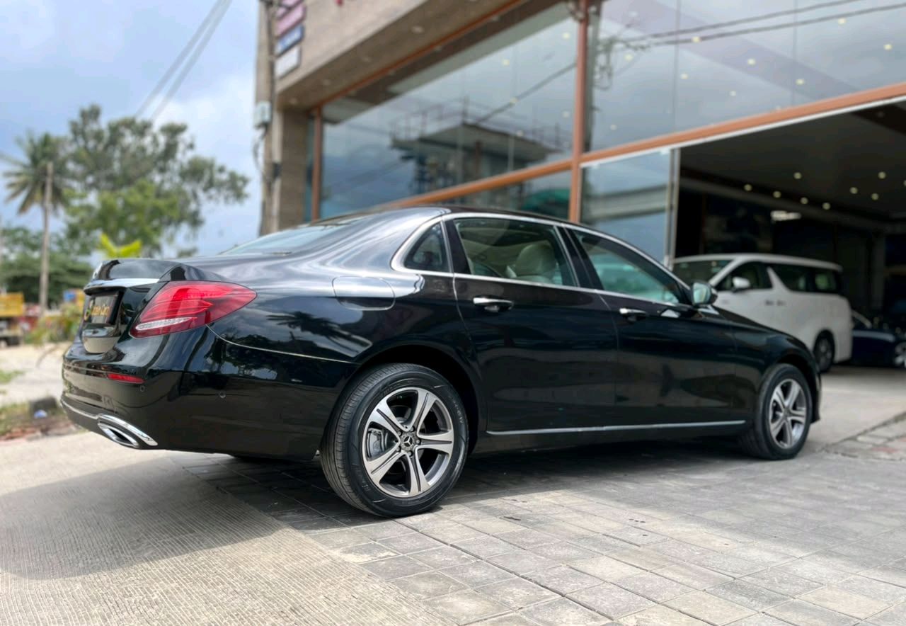 Mercedes Benz E Class Lwb photo 13
