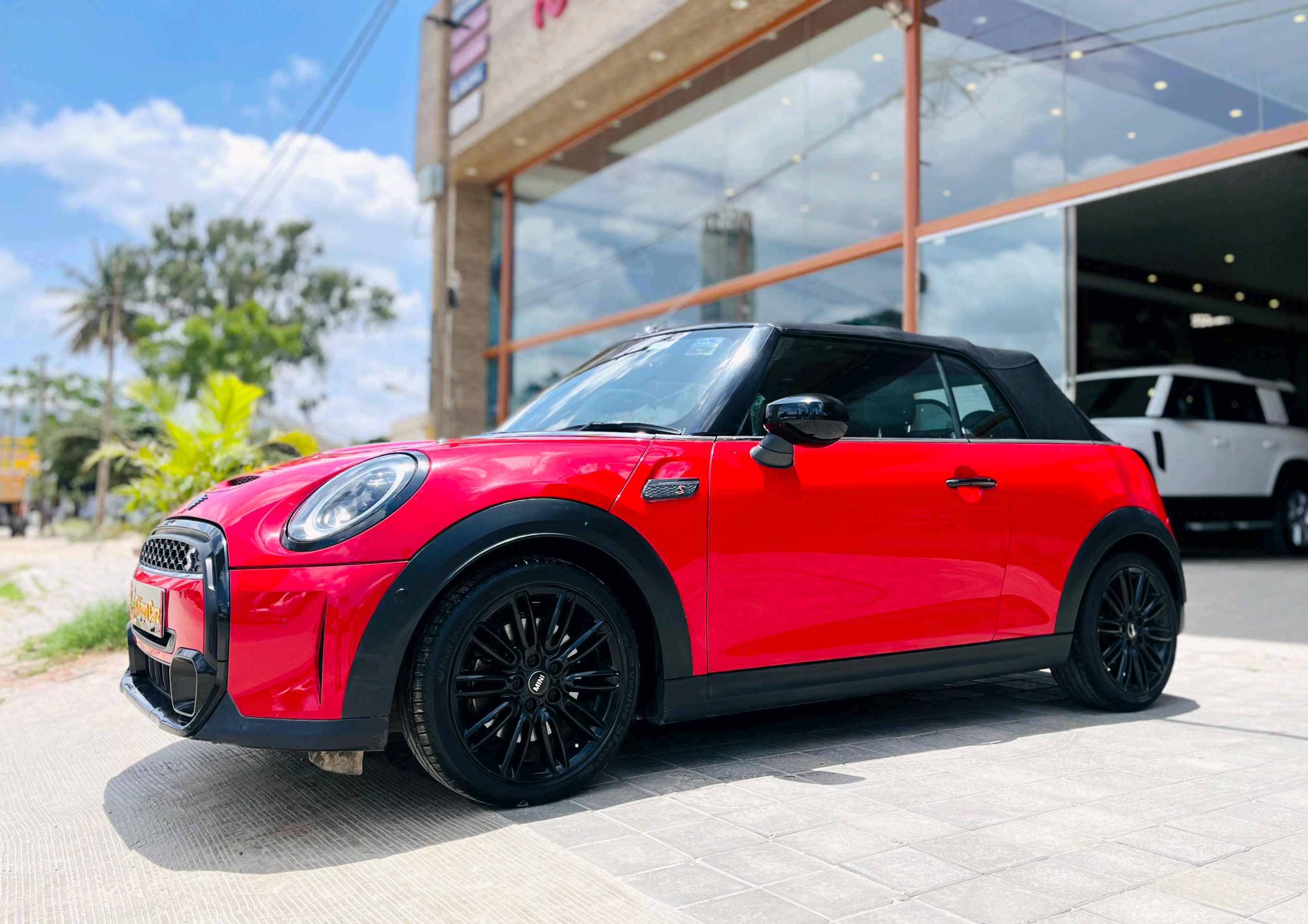Mini Cooper S Convertible photo 2