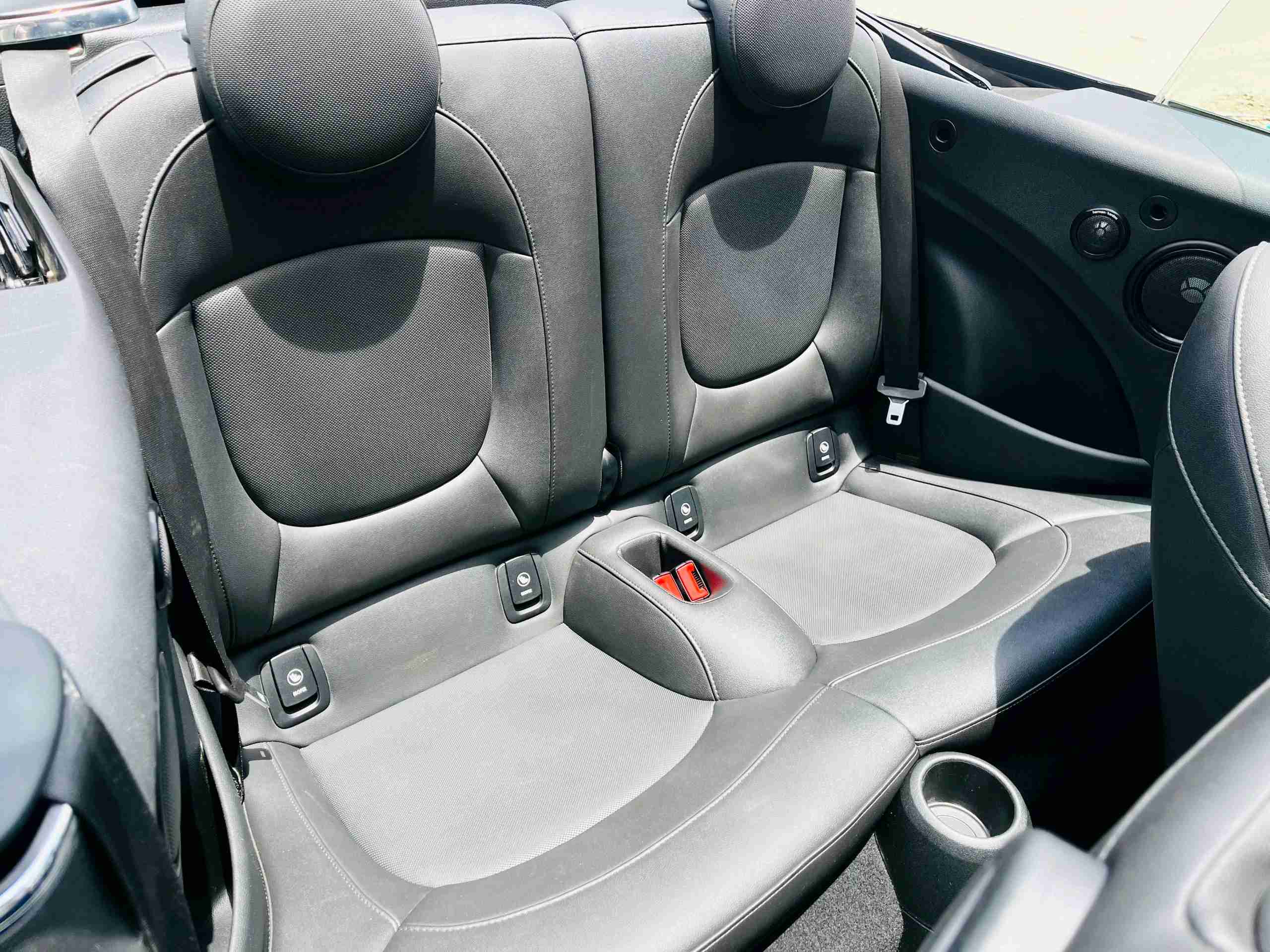 Mini Cooper S Convertible photo 9