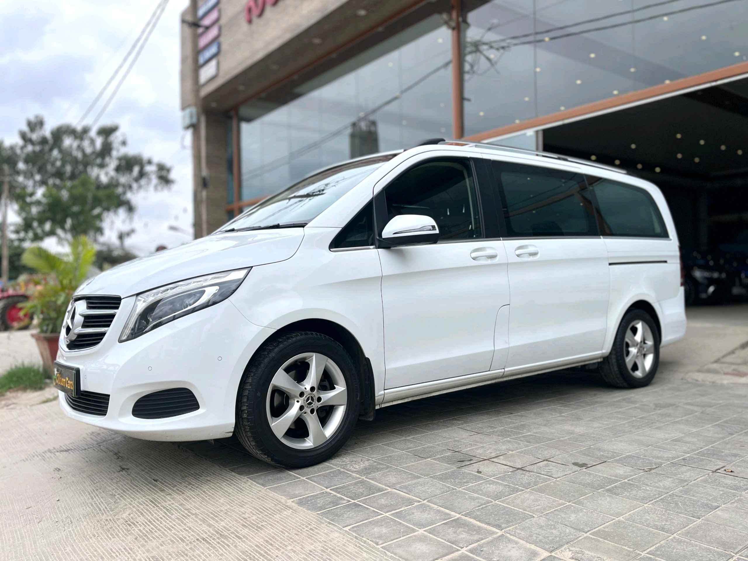Mercedes Benz V Class photo 3