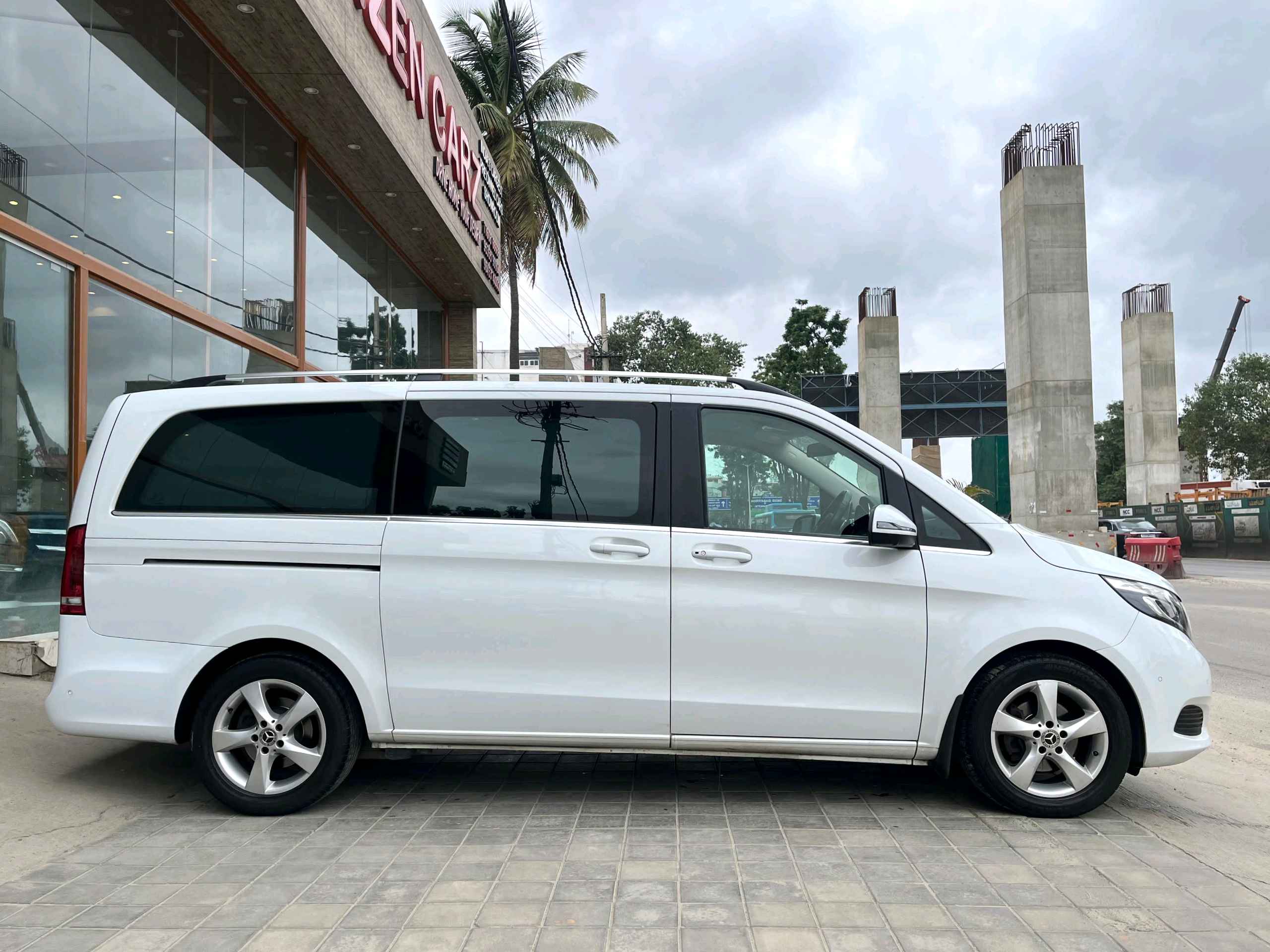 Mercedes Benz V Class photo 5