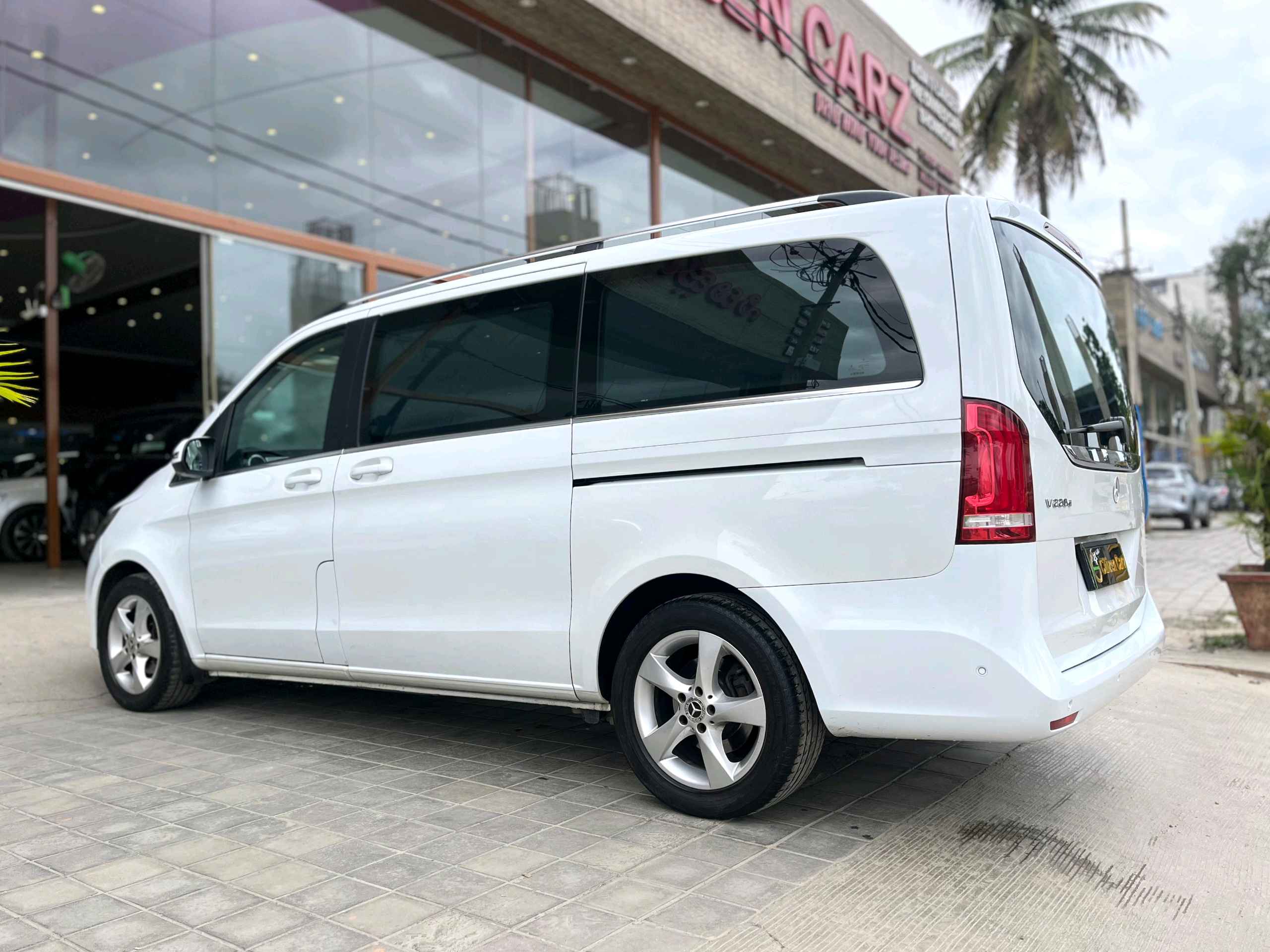 Mercedes Benz V Class photo 4