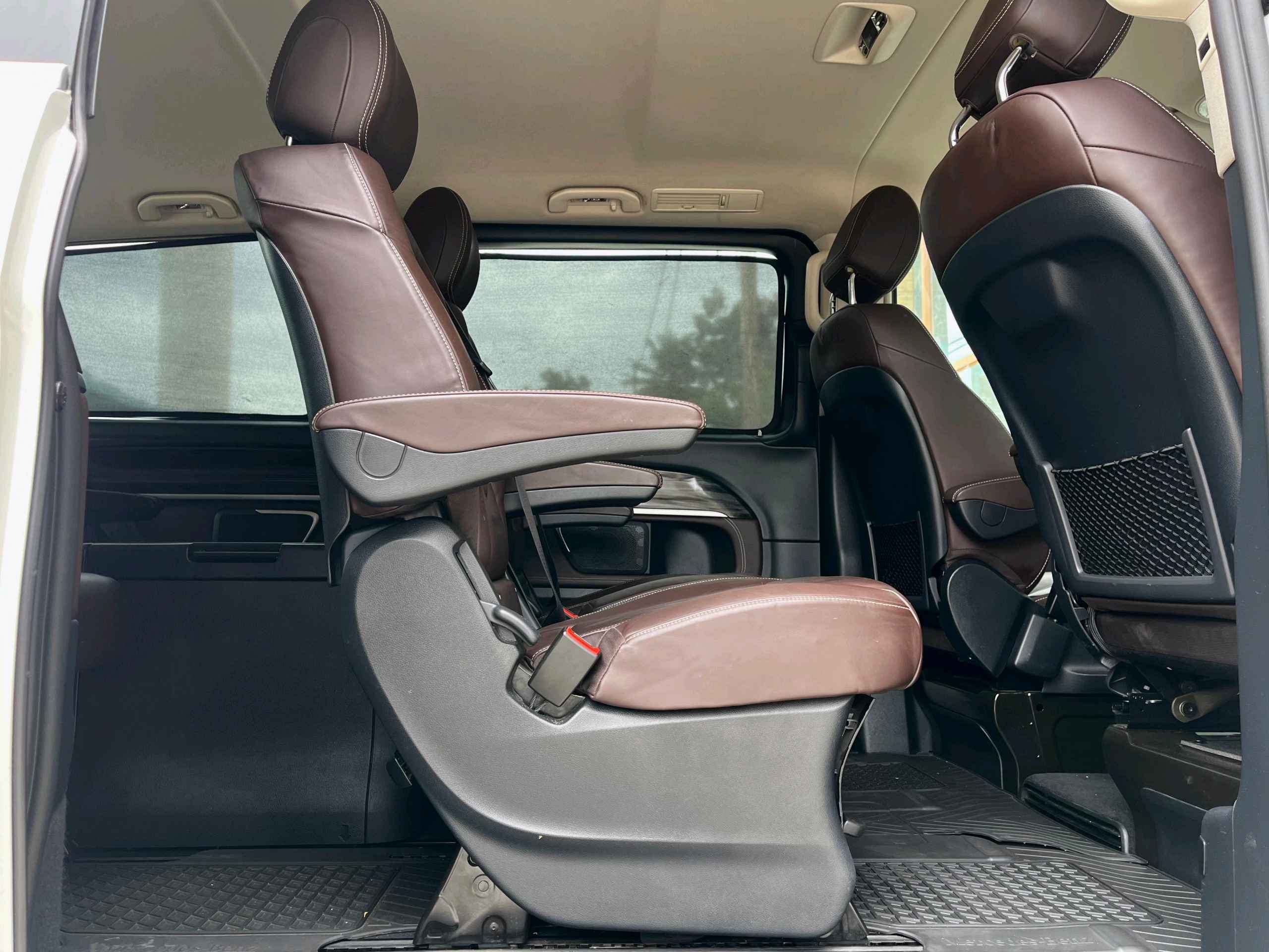 Mercedes Benz V Class photo 9
