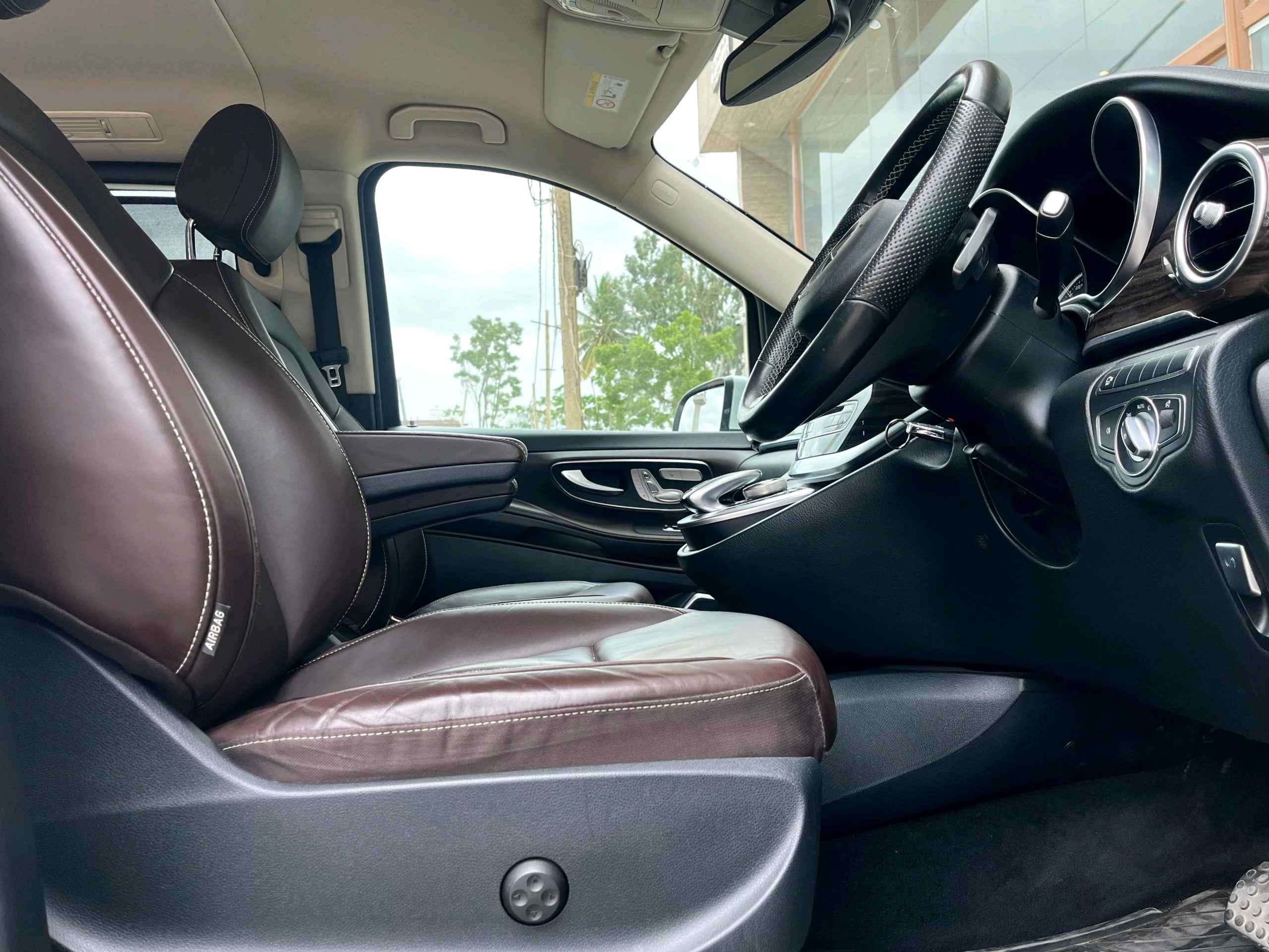 Mercedes Benz V Class photo 12