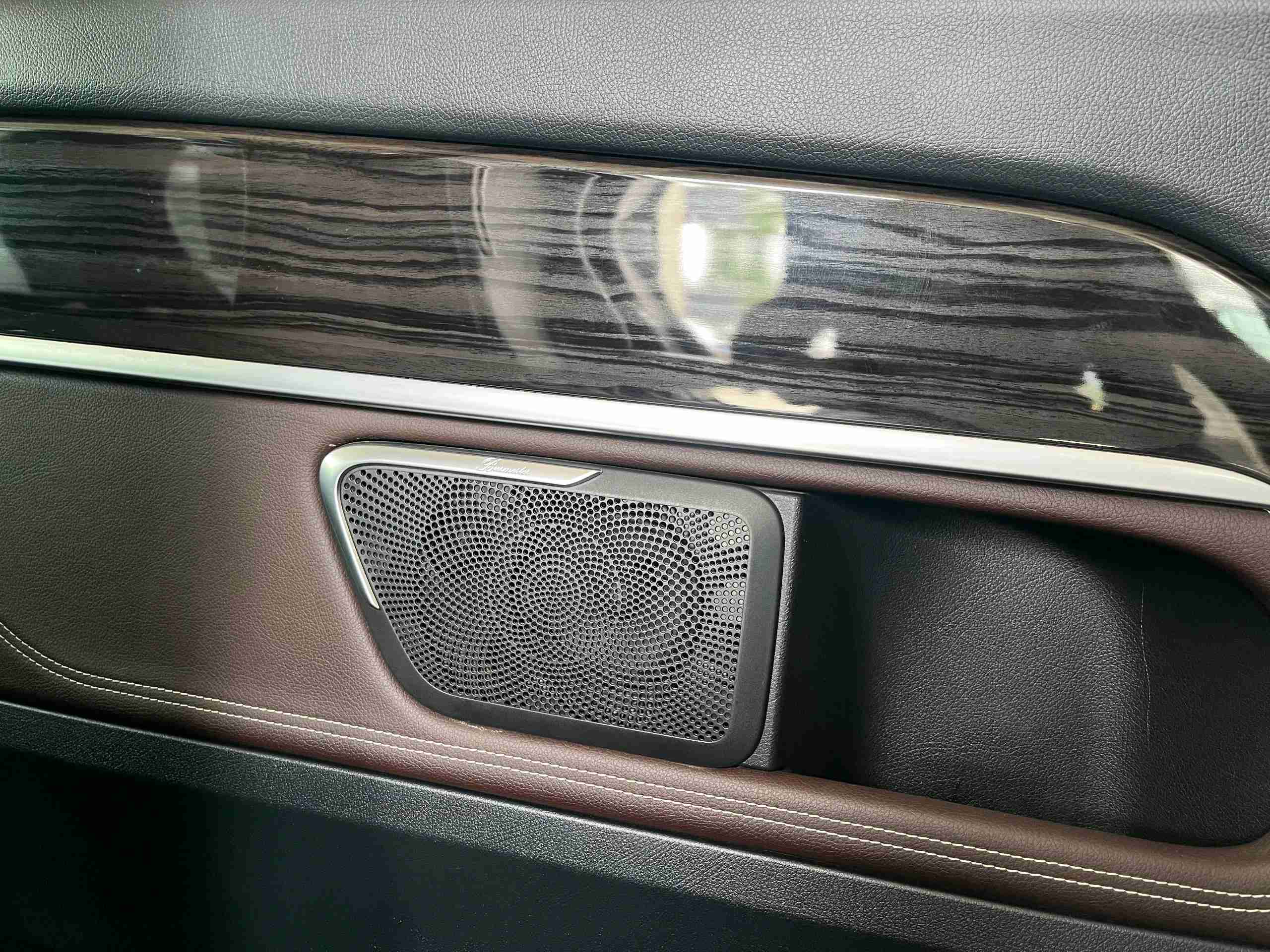 Mercedes Benz V Class photo 14