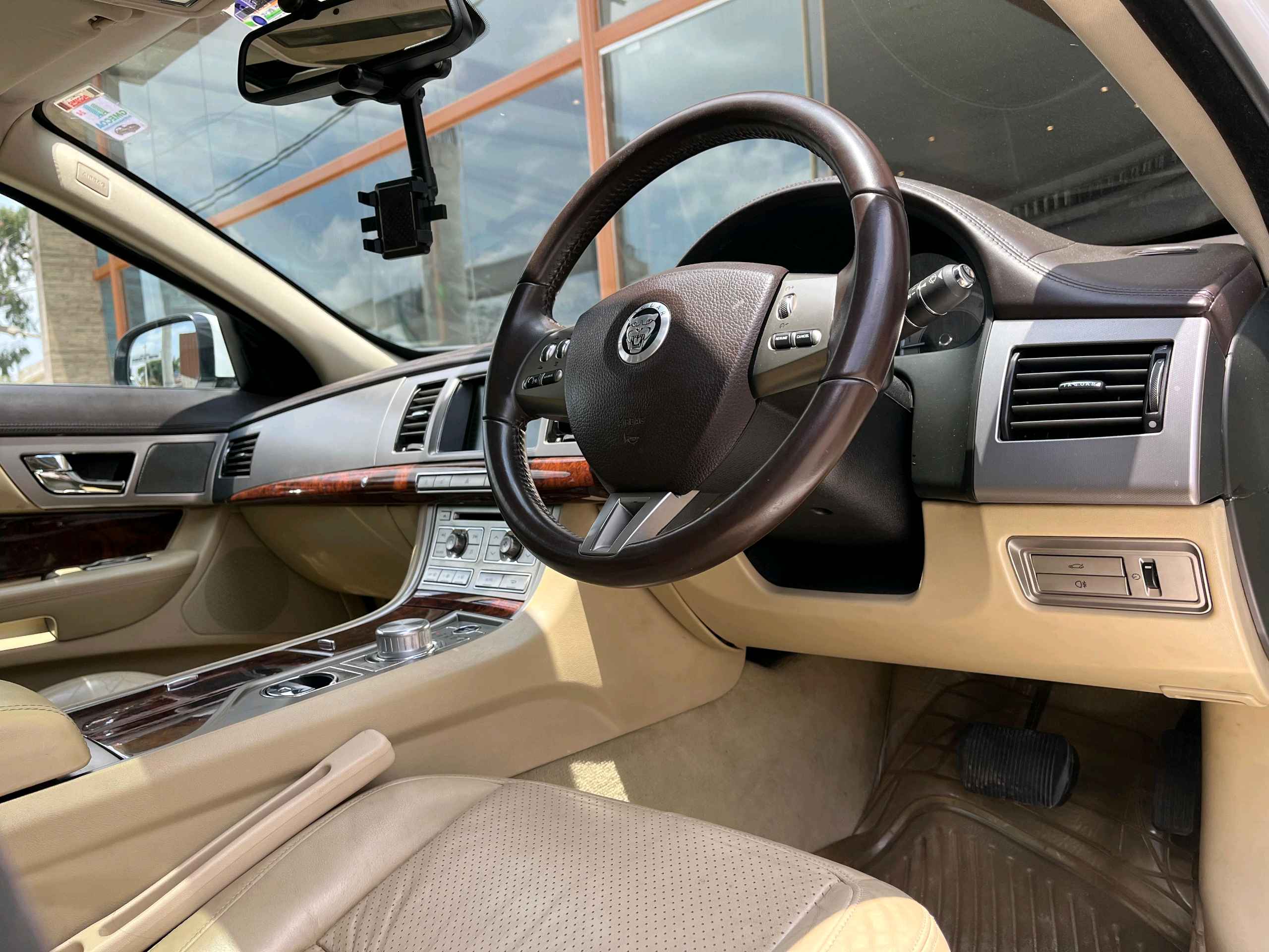 Jaguar Xf S photo 3