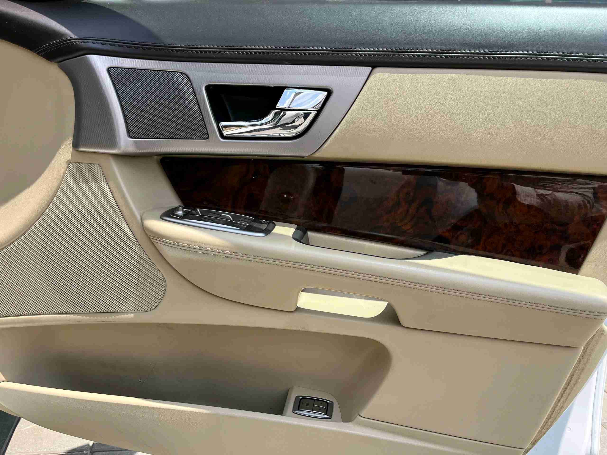 Jaguar Xf S photo 8