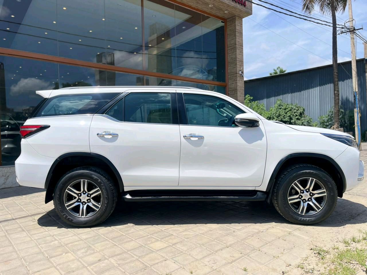Toyota Fortuner photo 12