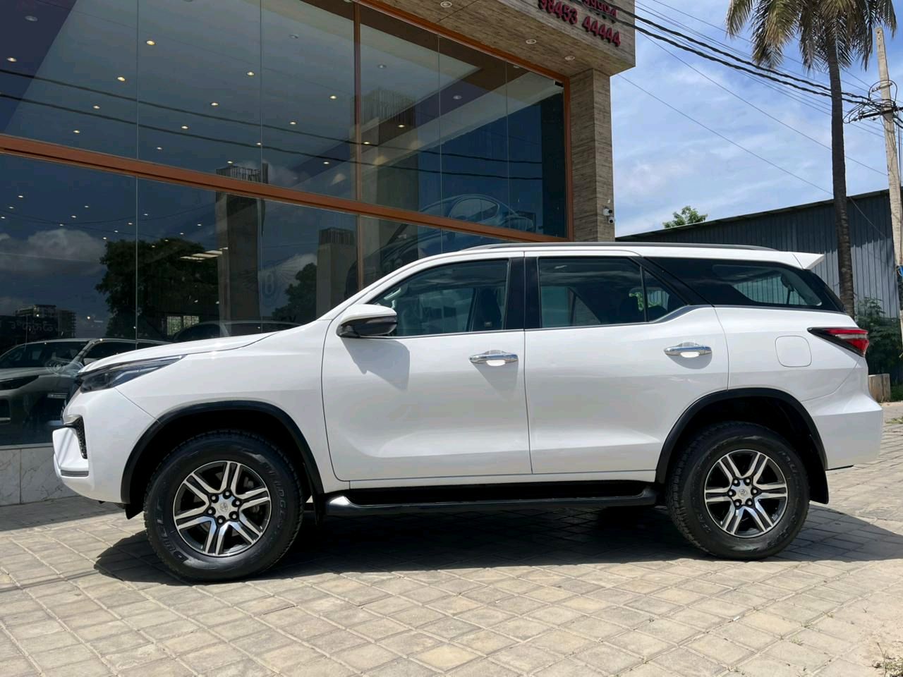 Toyota Fortuner photo 14
