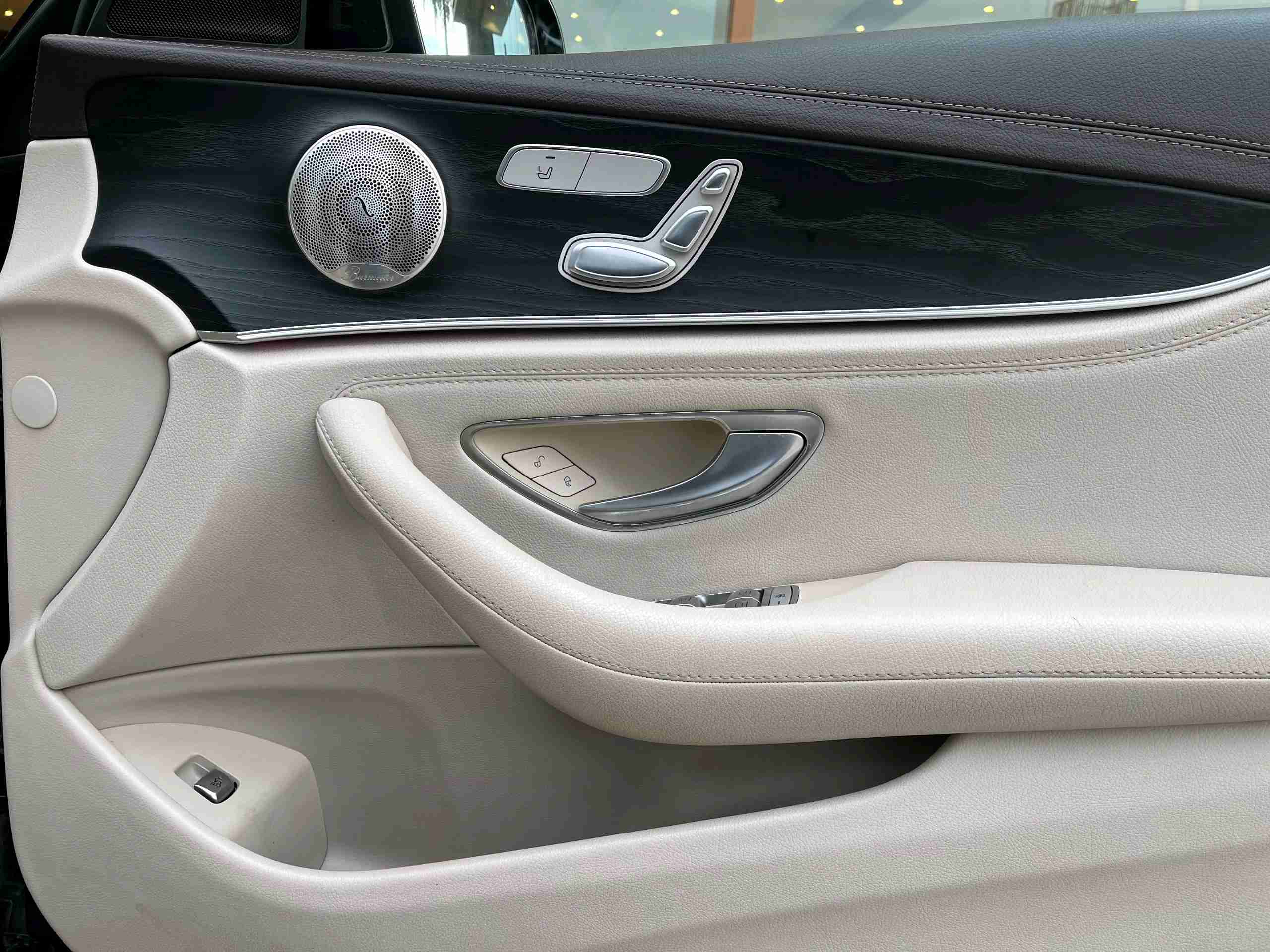 Mercedes Benz E Class photo 4