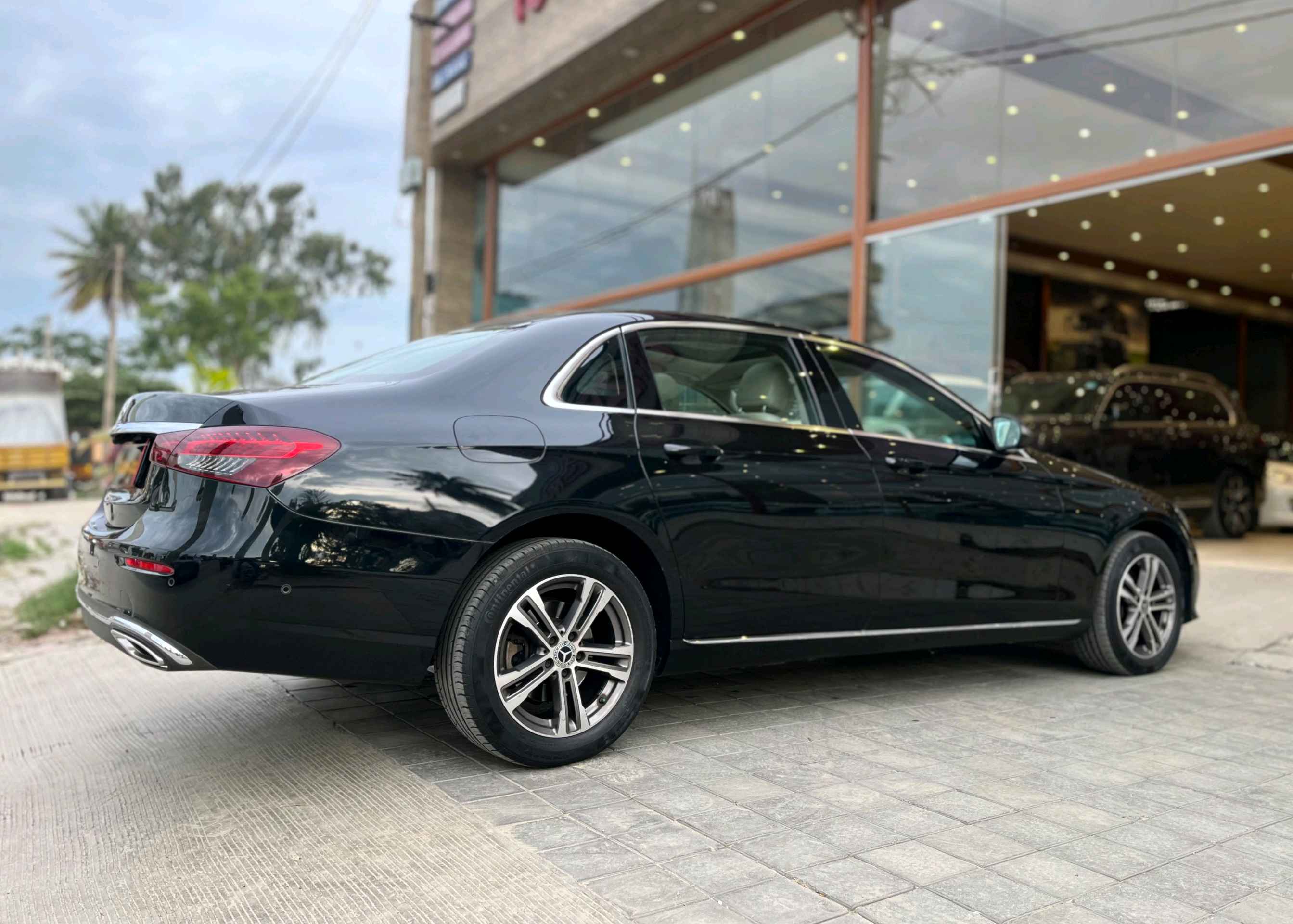 Mercedes Benz E Class photo 8