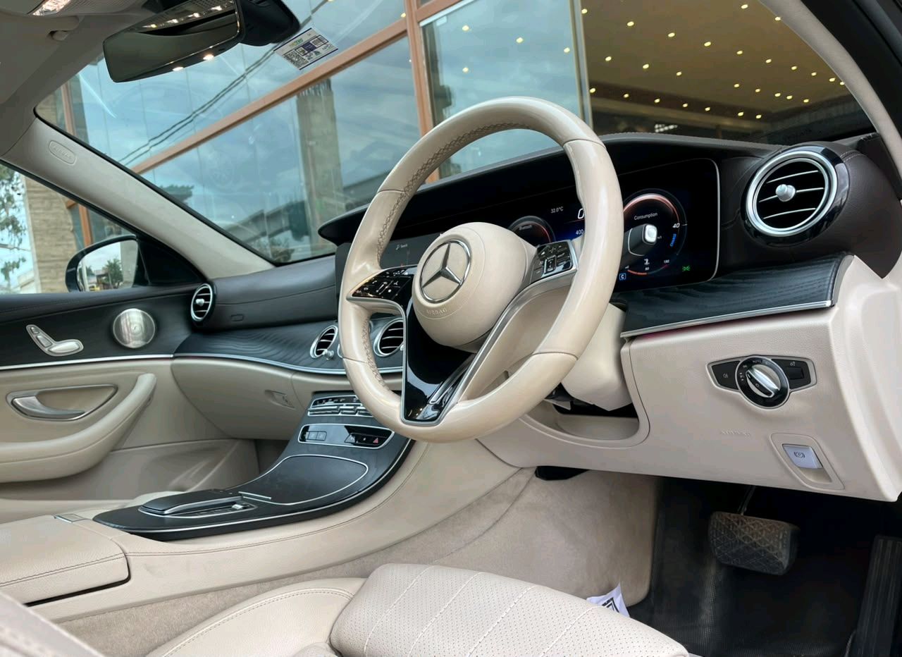 Mercedes Benz E Class photo 12