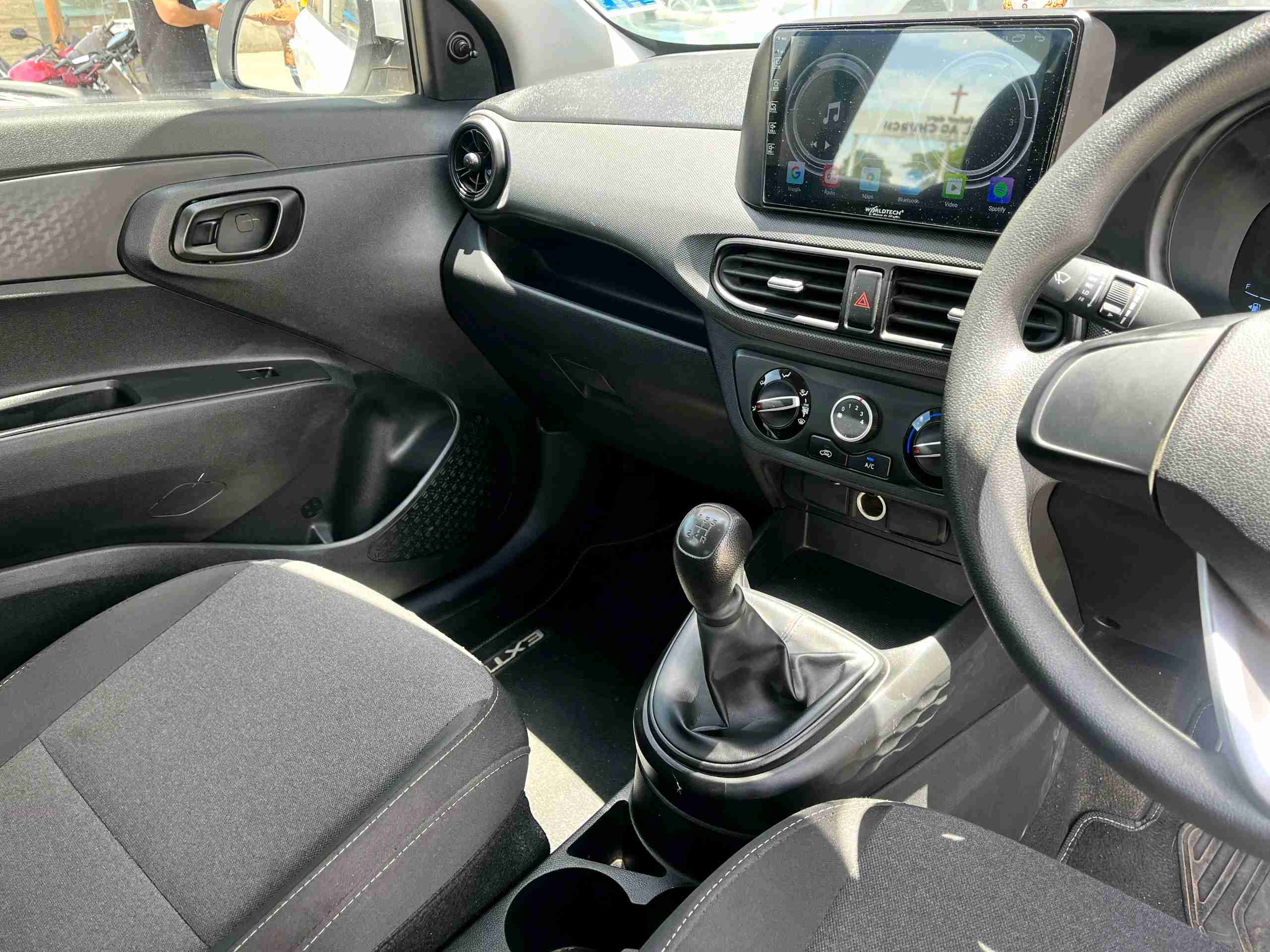 Hyundai Exter photo 2