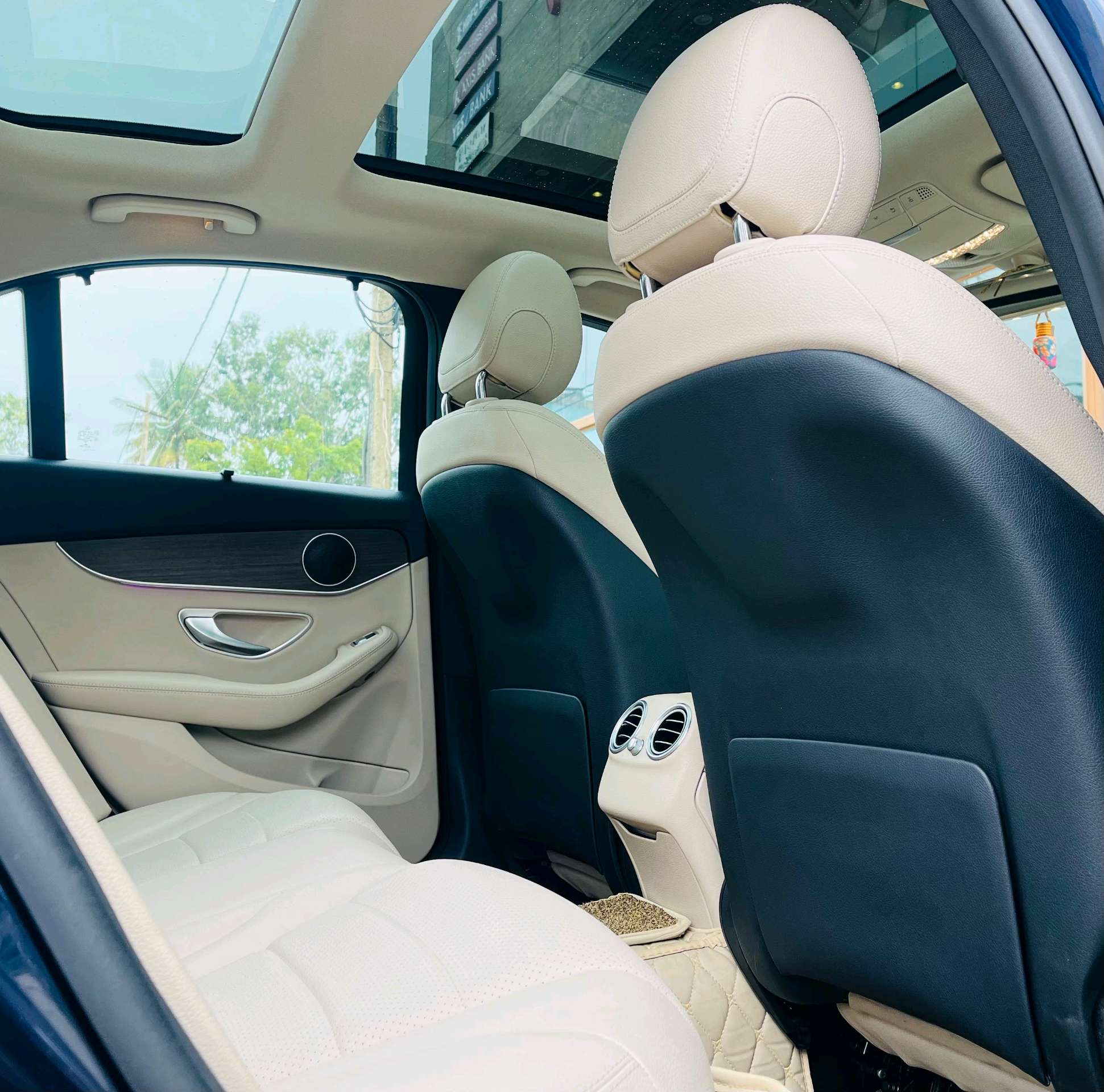 Mercedes Benz C220 D photo 12