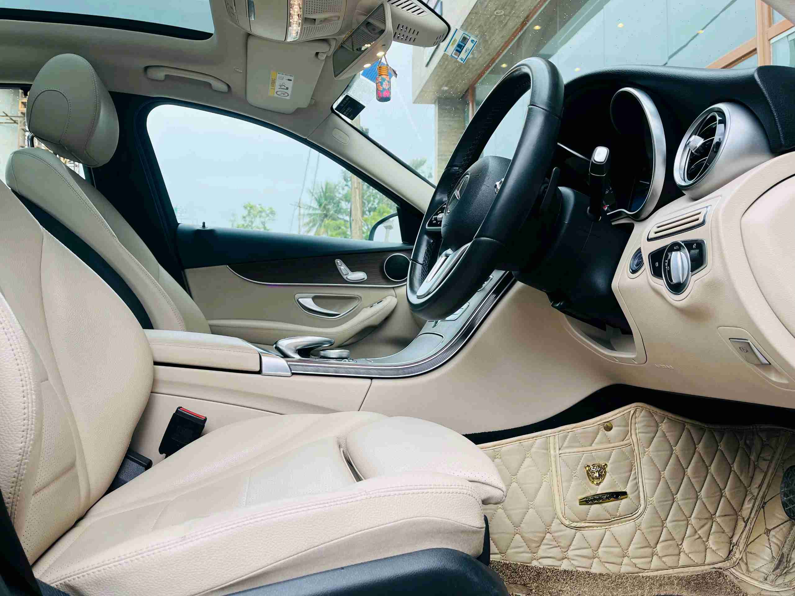 Mercedes Benz C220 D photo 15