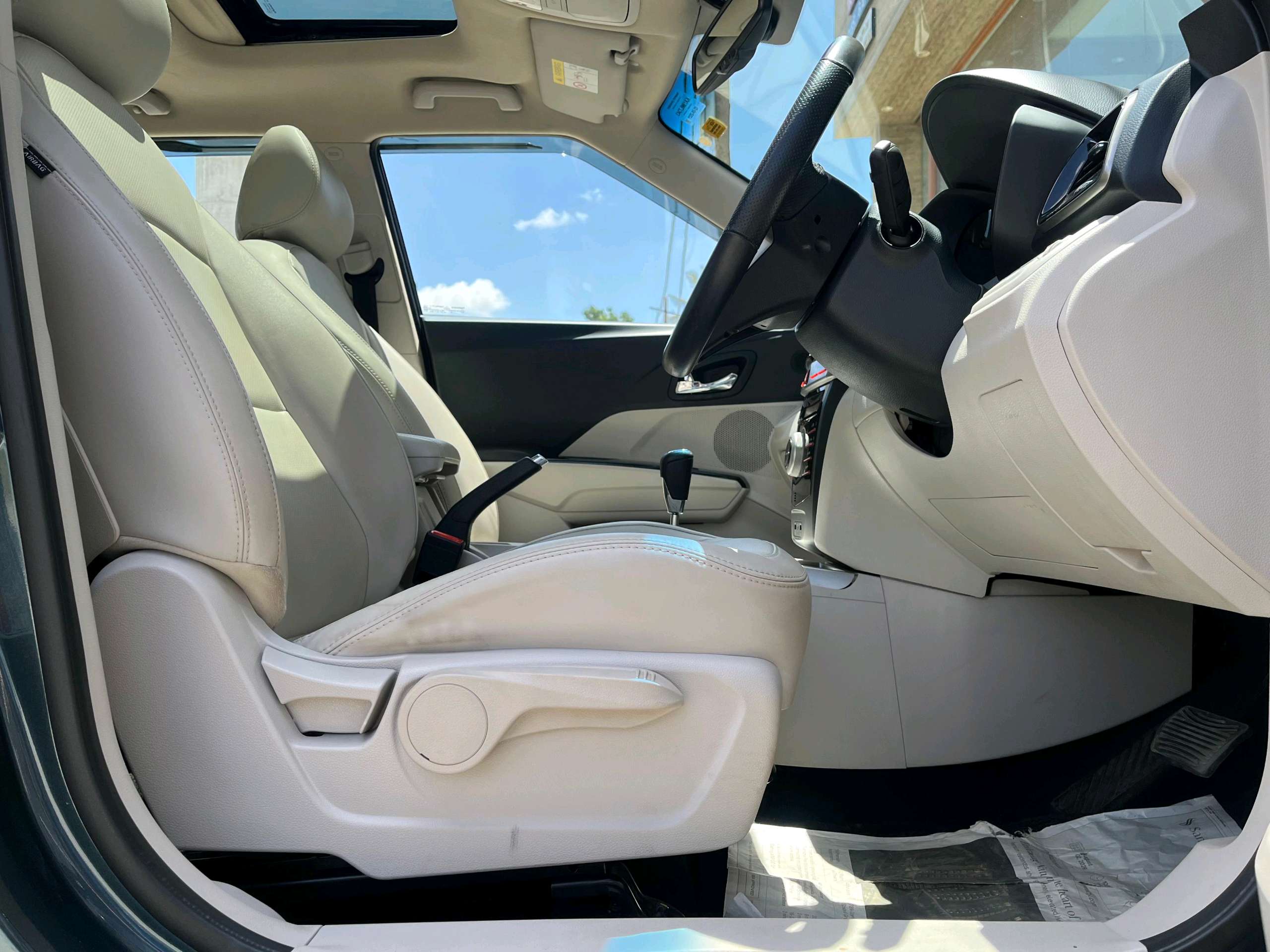 Mahindra Xuv300 photo 6