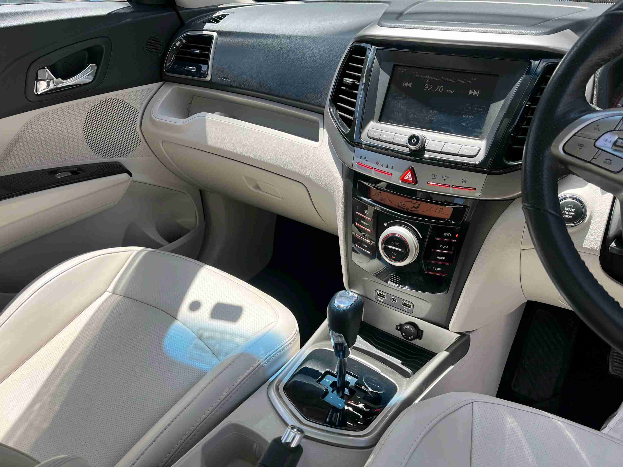 Mahindra Xuv300 photo 15