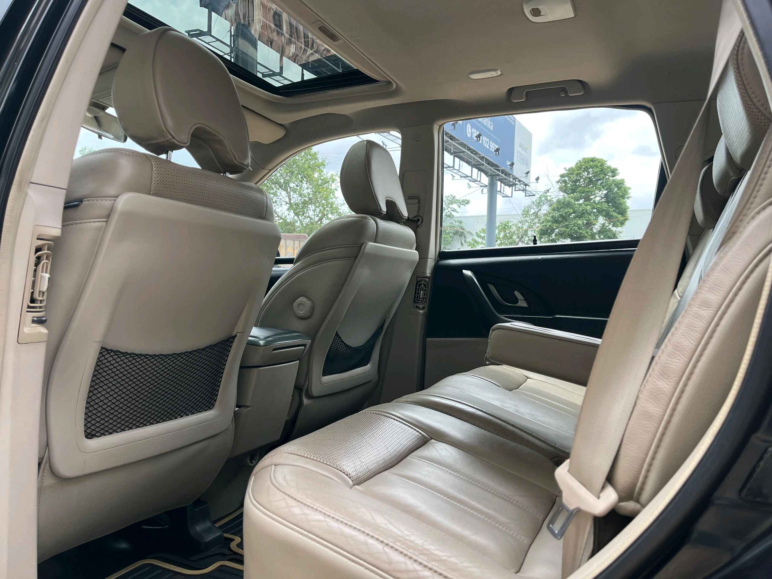 Mahindra Xuv 500 photo 6