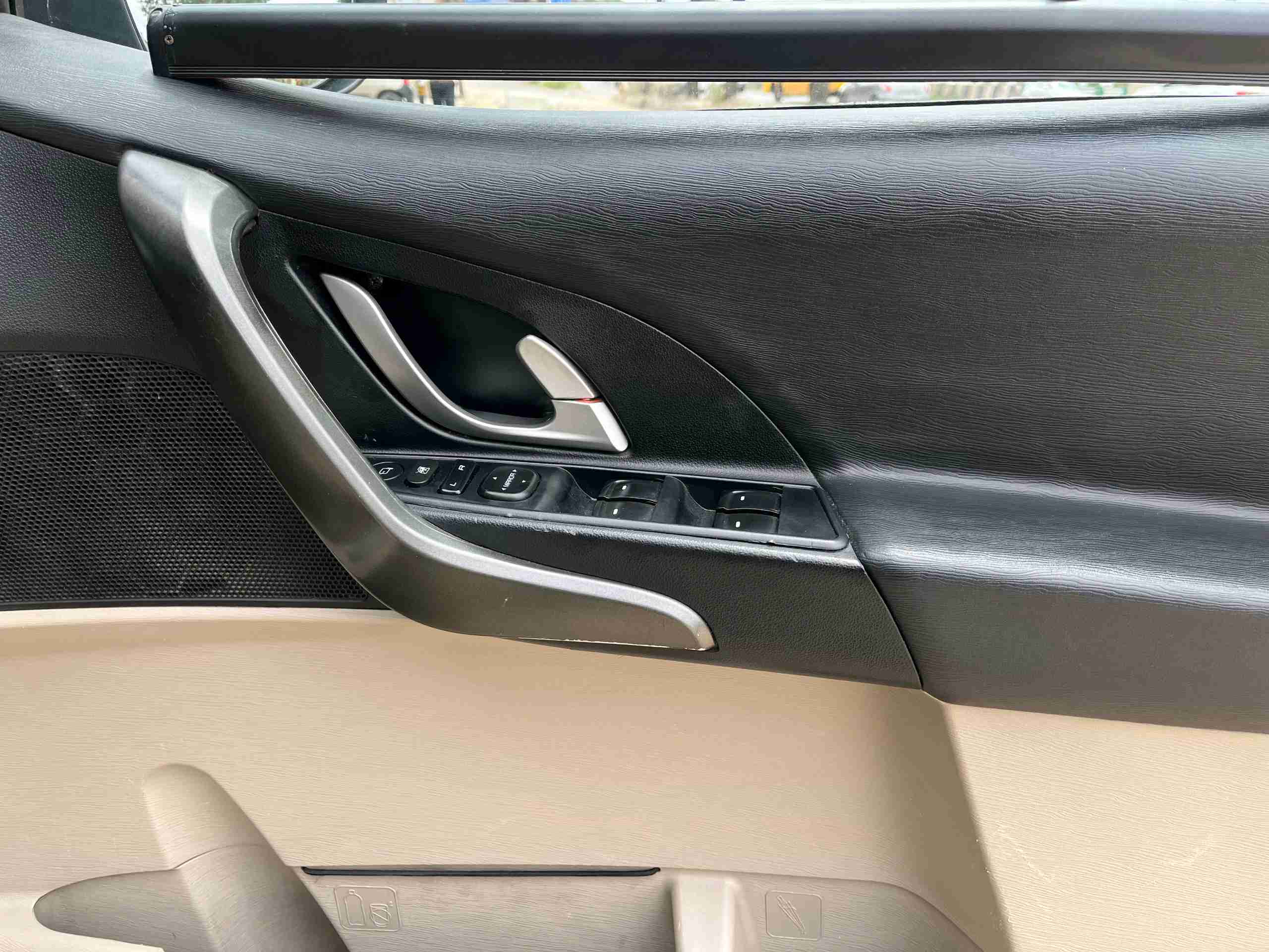 Mahindra Xuv 500 photo 7
