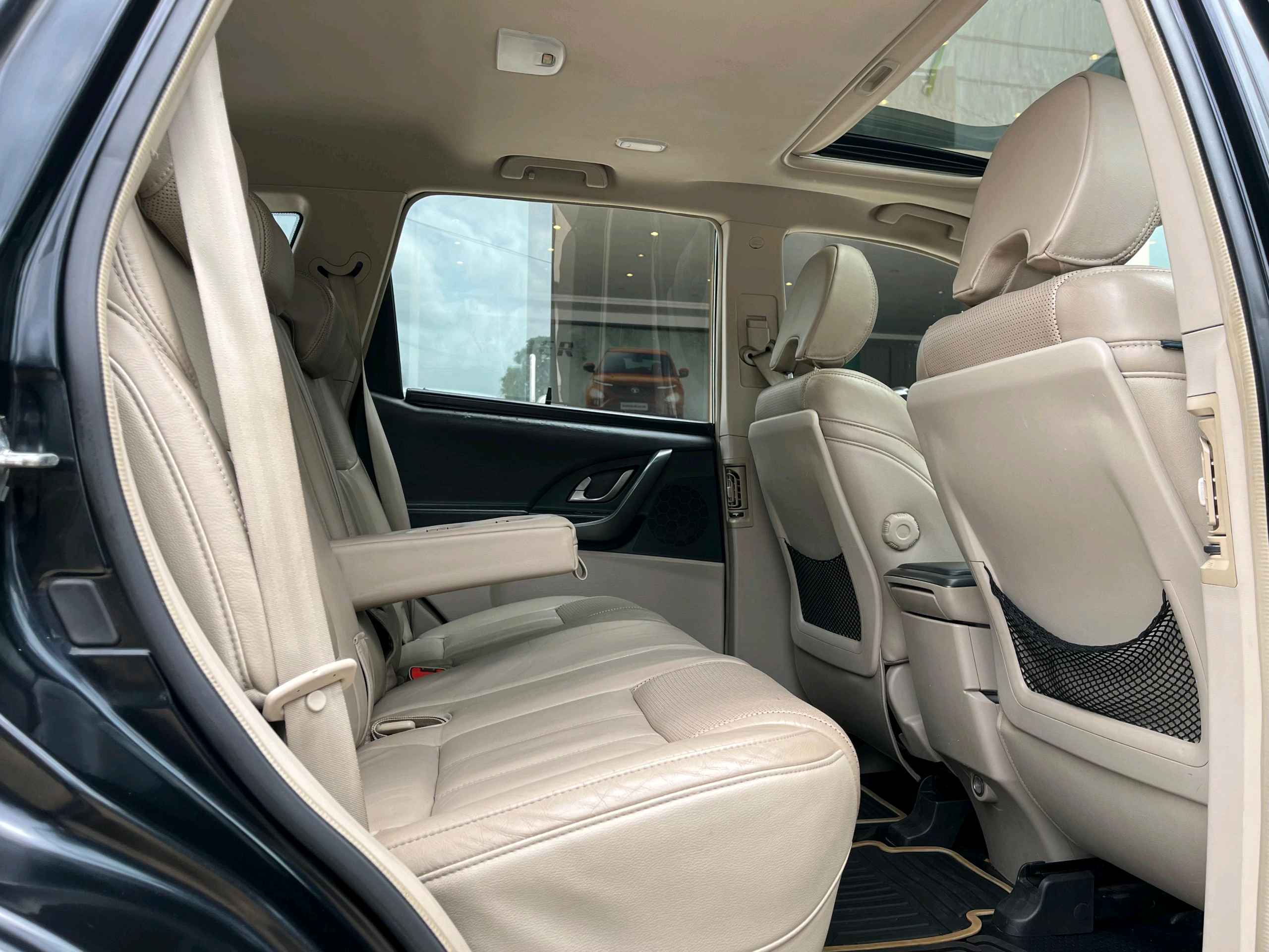 Mahindra Xuv 500 photo 12