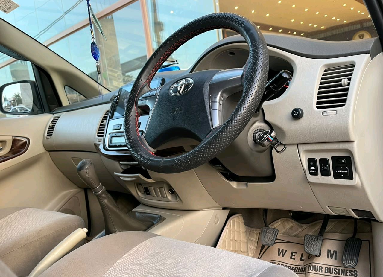 Toyota Innova photo 3
