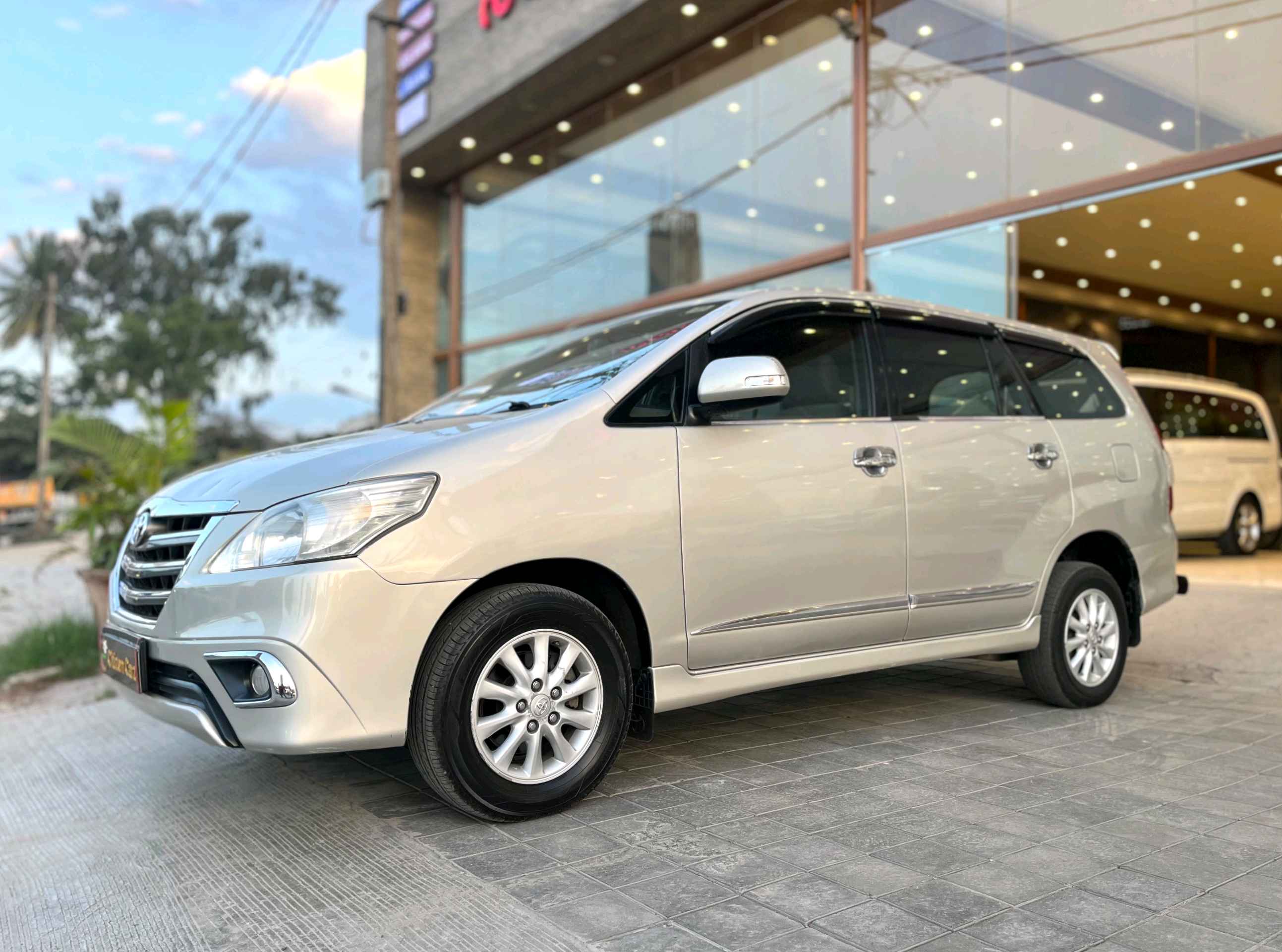 Toyota Innova photo 5