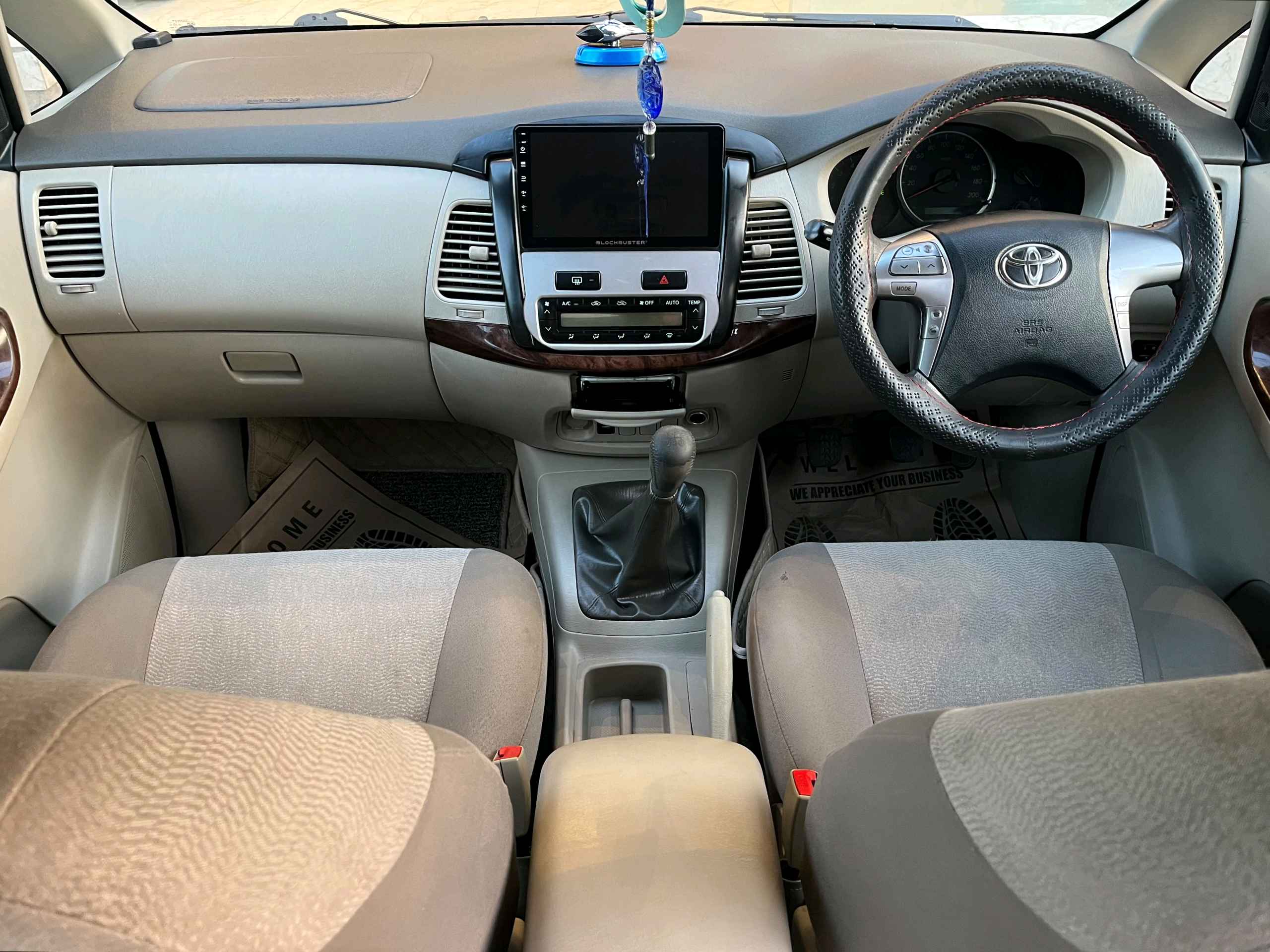 Toyota Innova photo 7