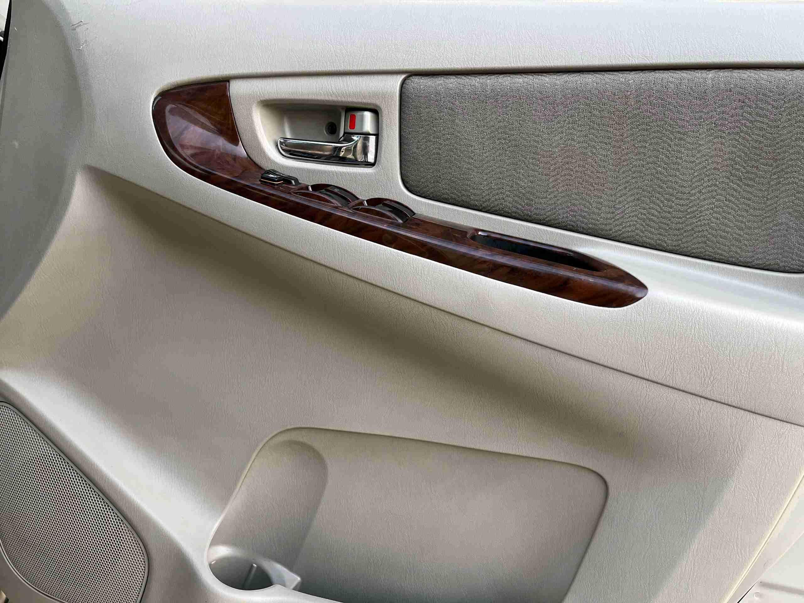 Toyota Innova photo 8