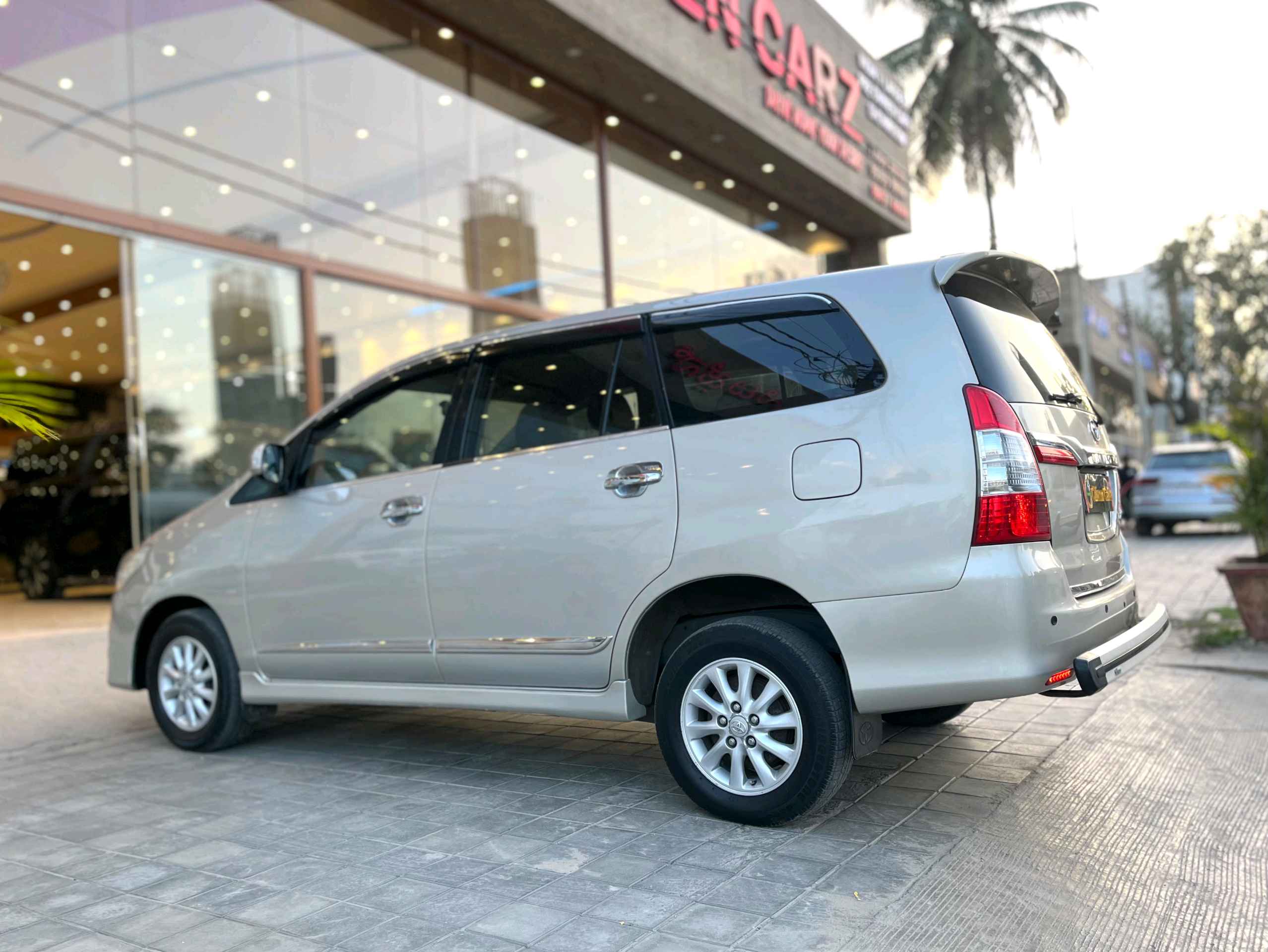 Toyota Innova photo 9