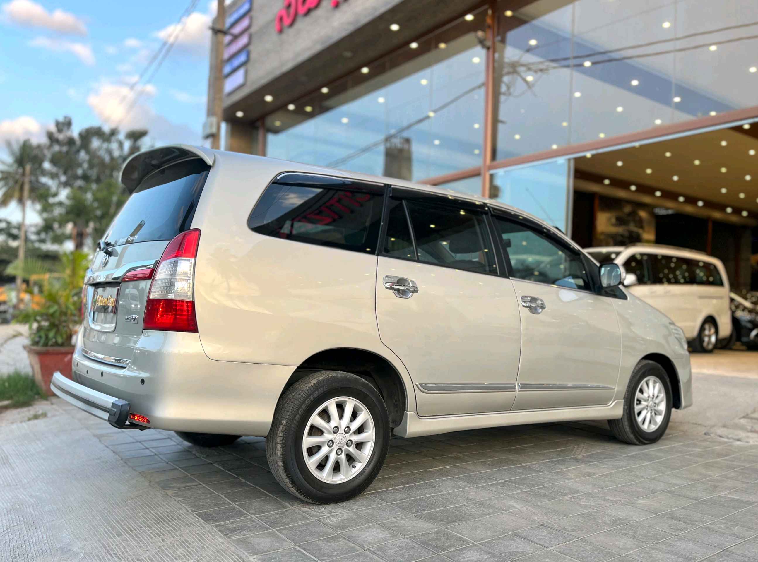 Toyota Innova photo 10