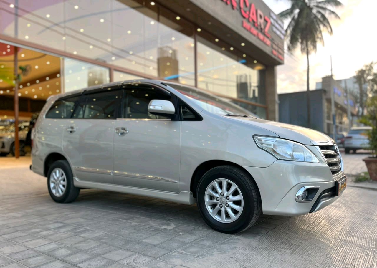 Toyota Innova photo 14