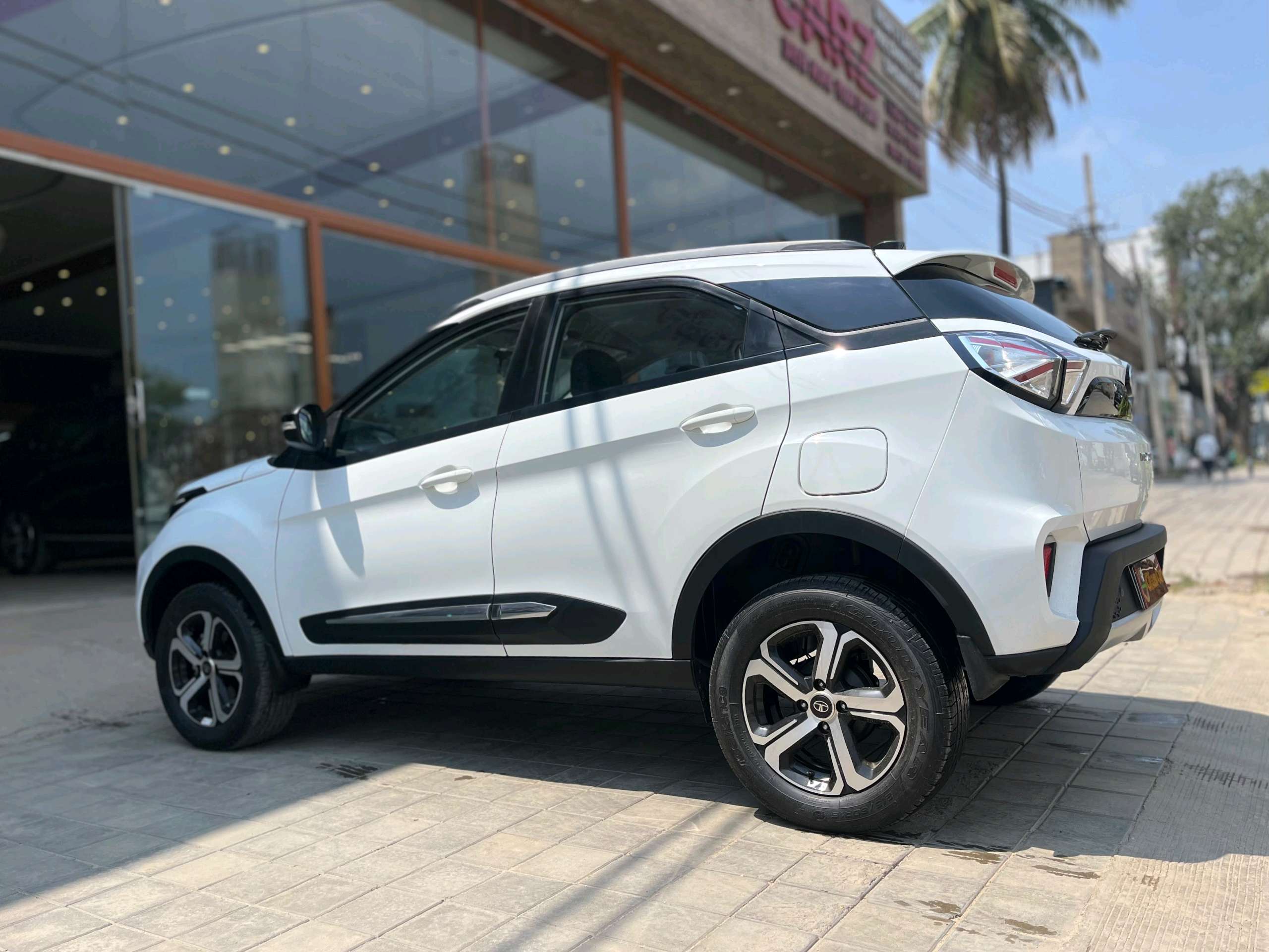 Tata Nexon photo 4