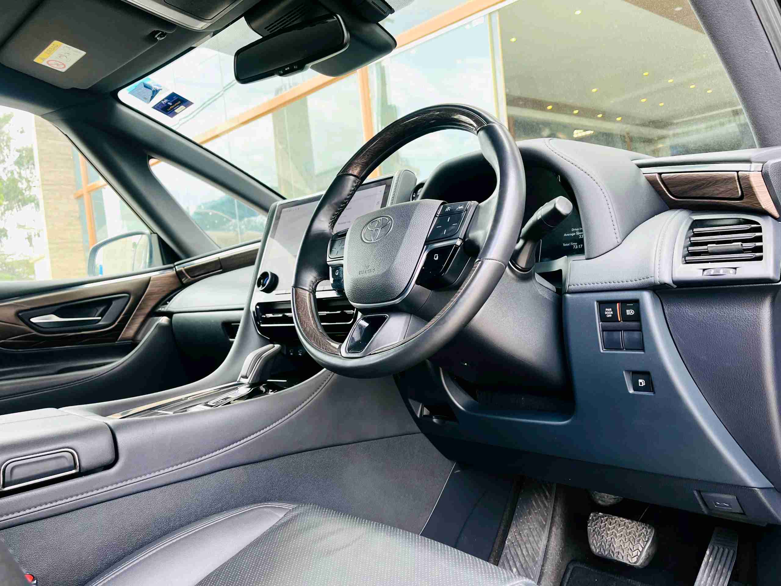Toyota Vellfire photo 4