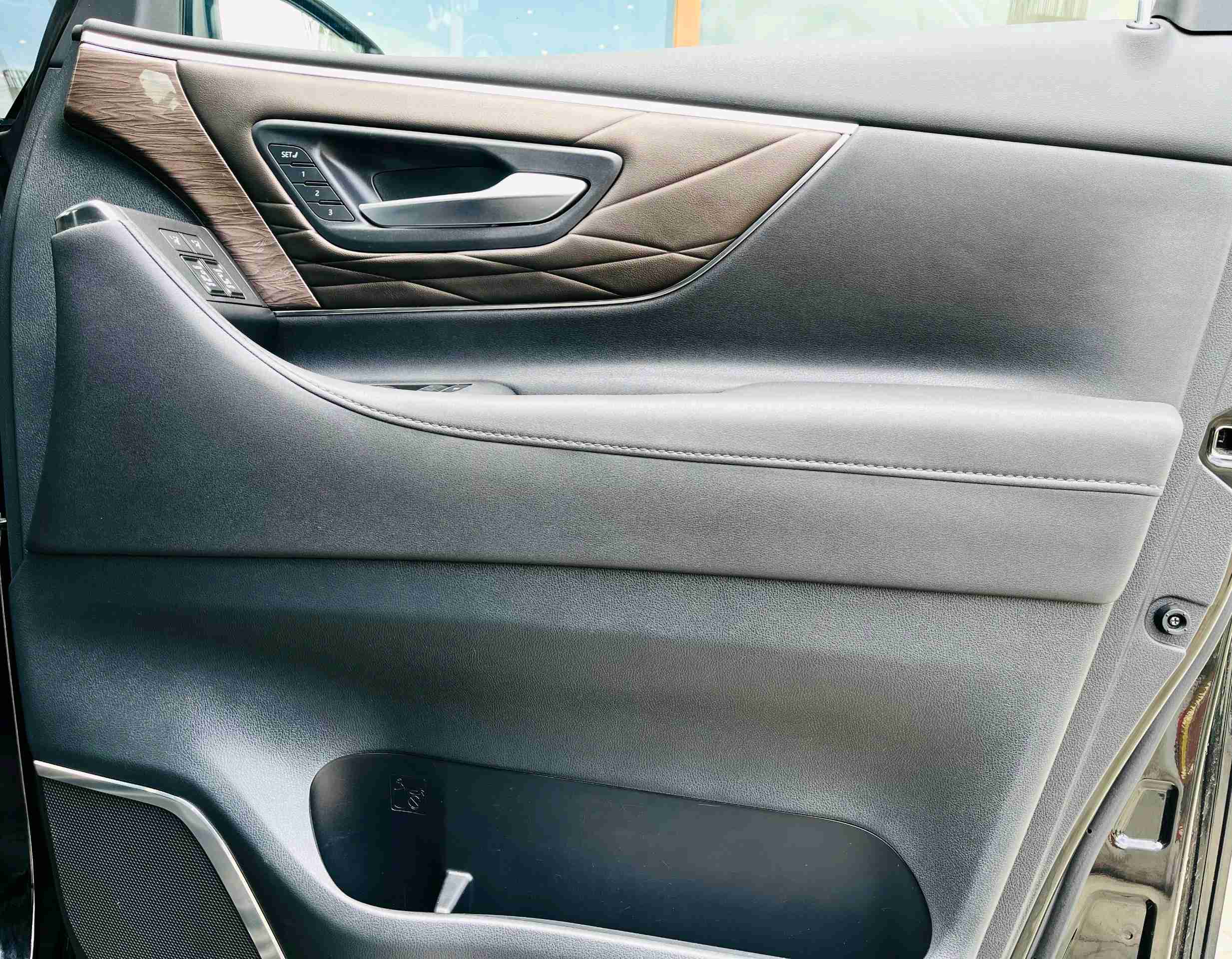 Toyota Vellfire photo 5
