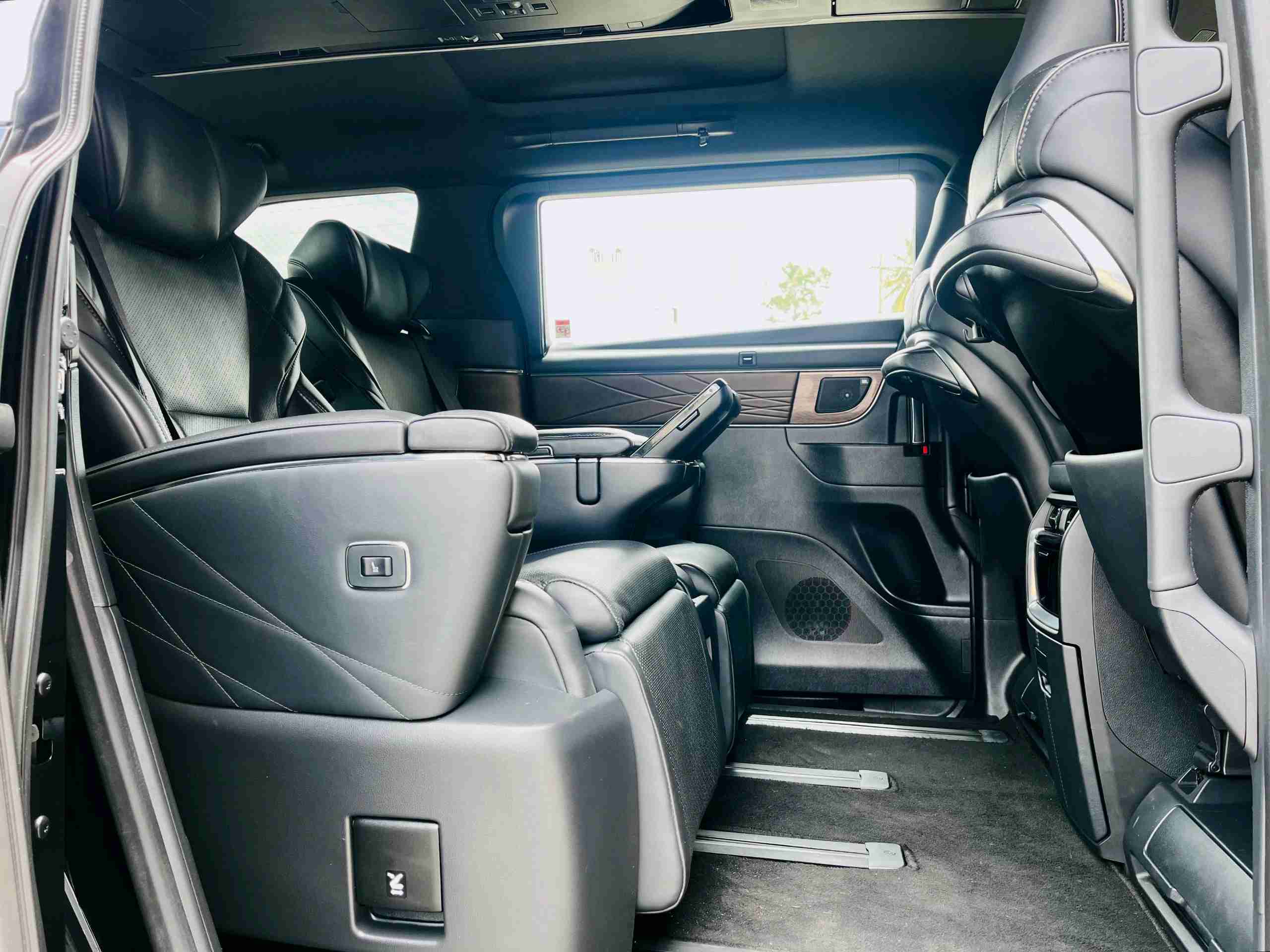 Toyota Vellfire photo 7