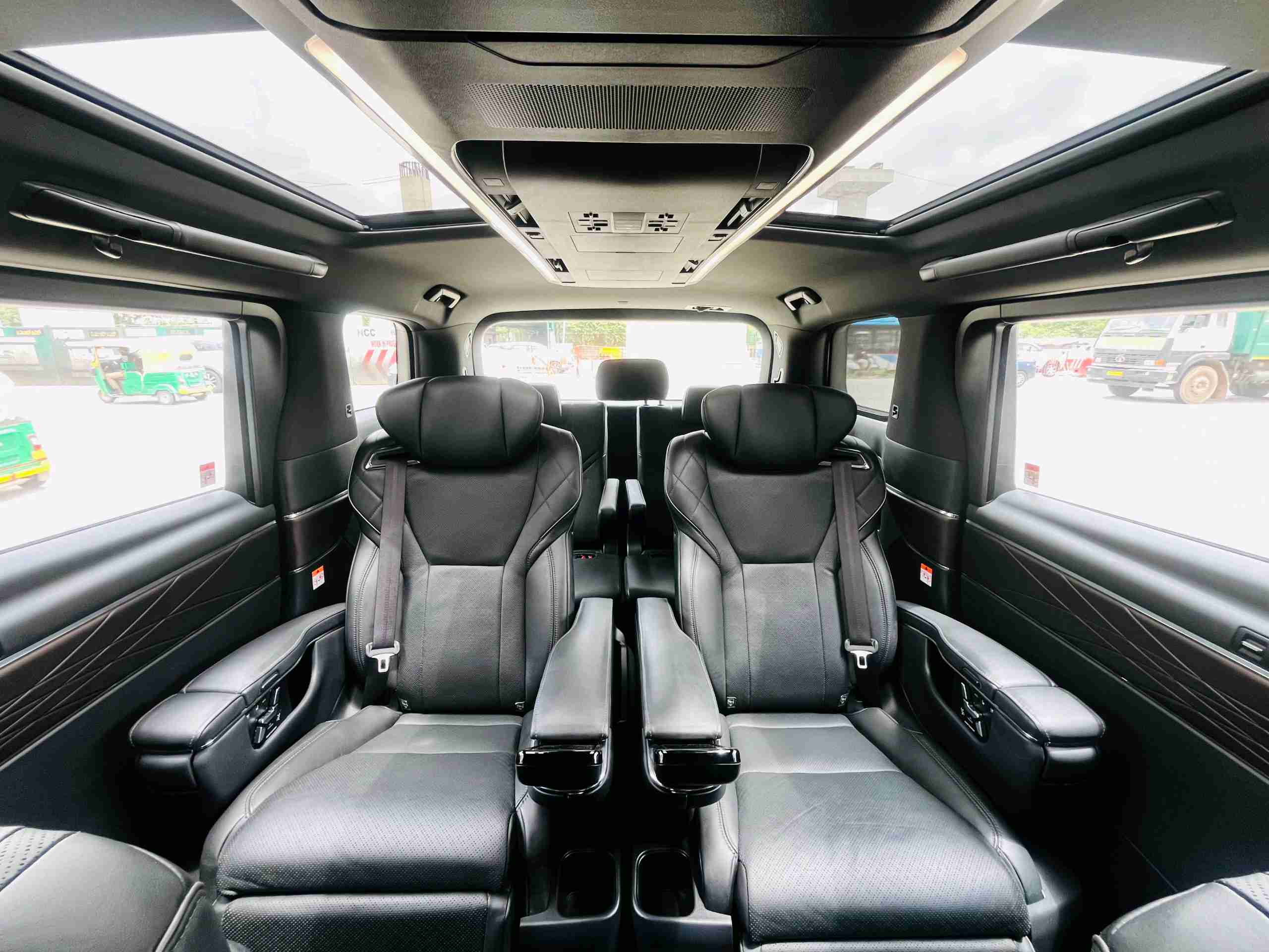 Toyota Vellfire photo 8