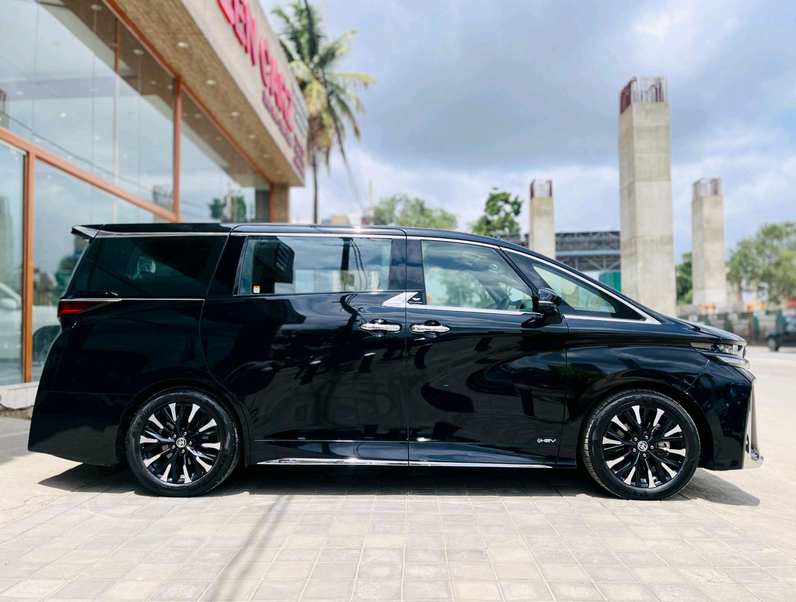 Toyota Vellfire photo 13