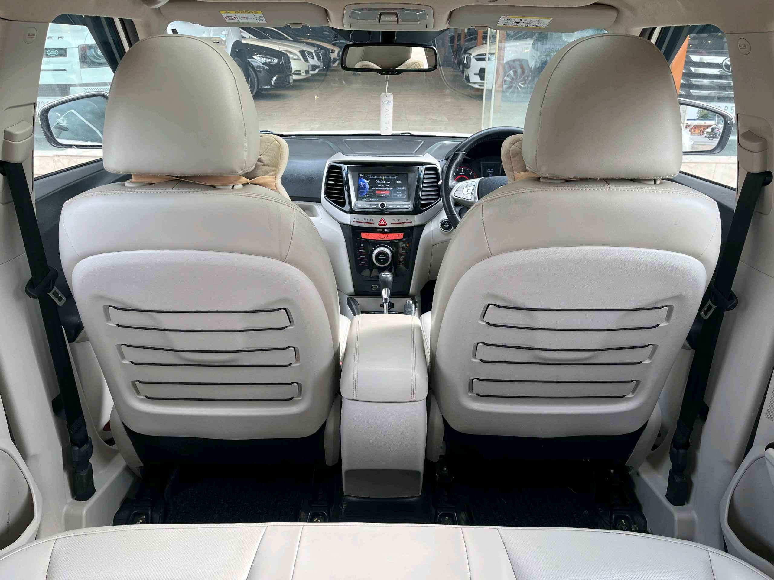 Mahindra Xuv300 photo 4