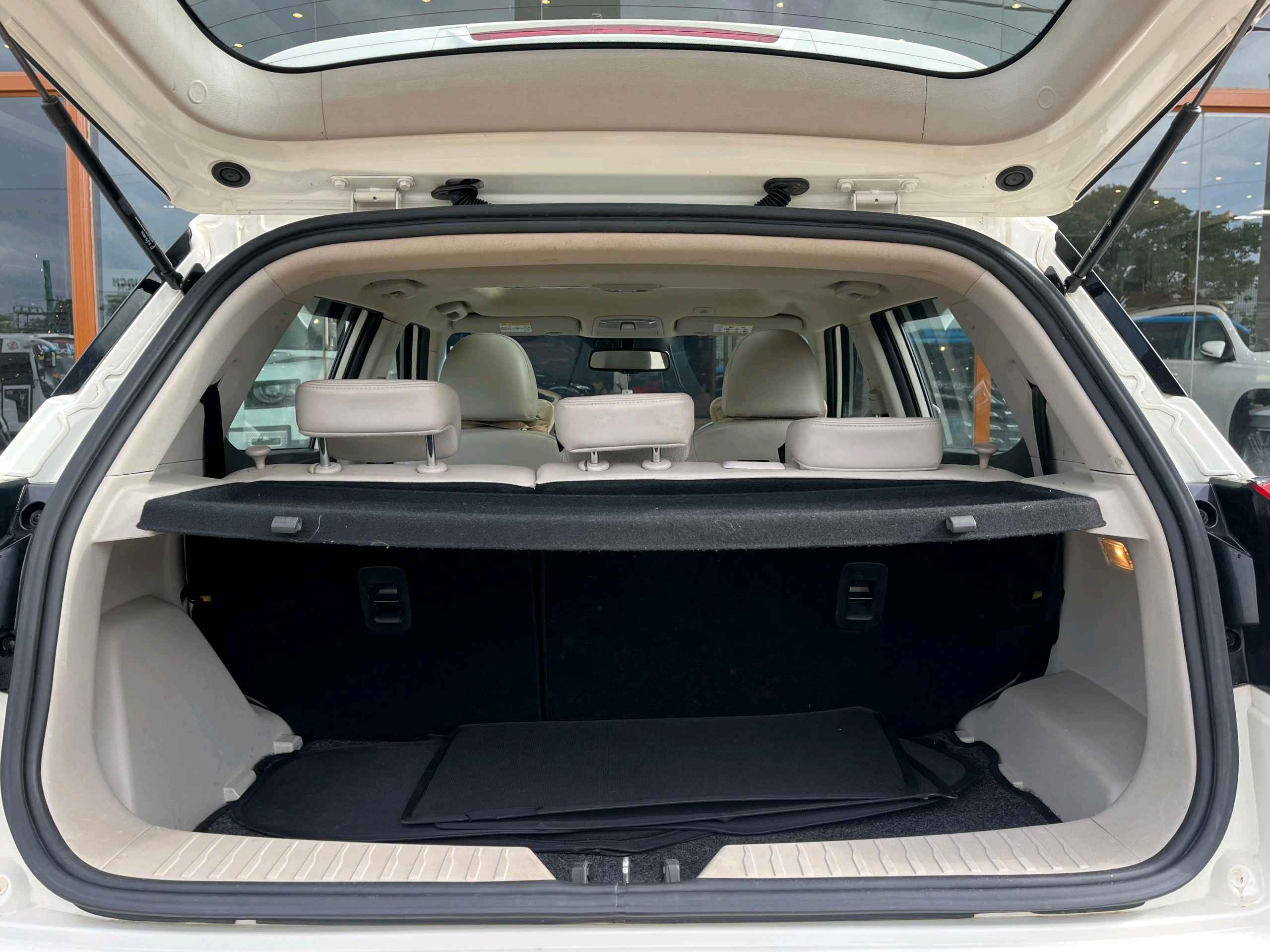 Mahindra Xuv300 photo 5