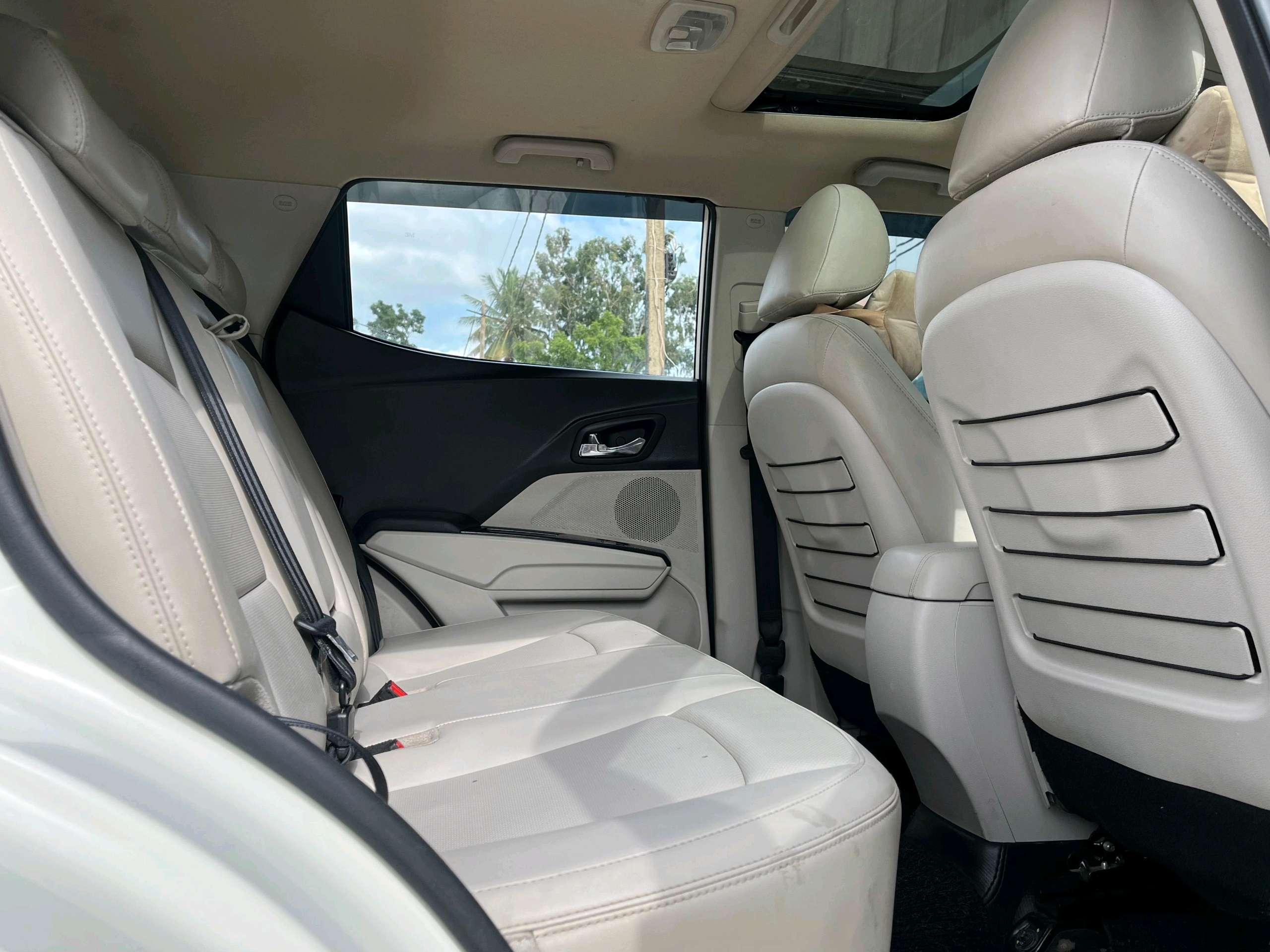 Mahindra Xuv300 photo 8