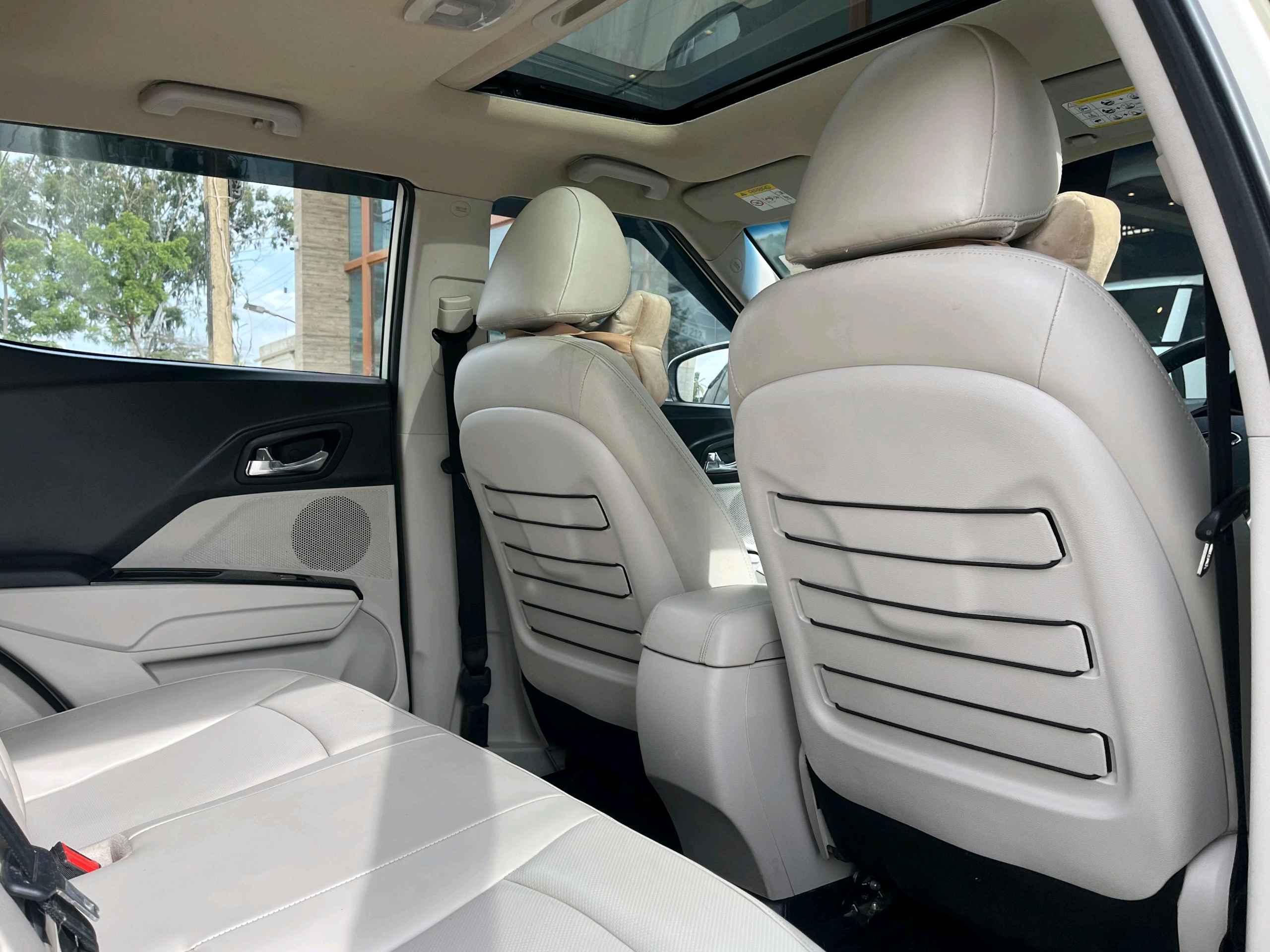 Mahindra Xuv300 photo 9