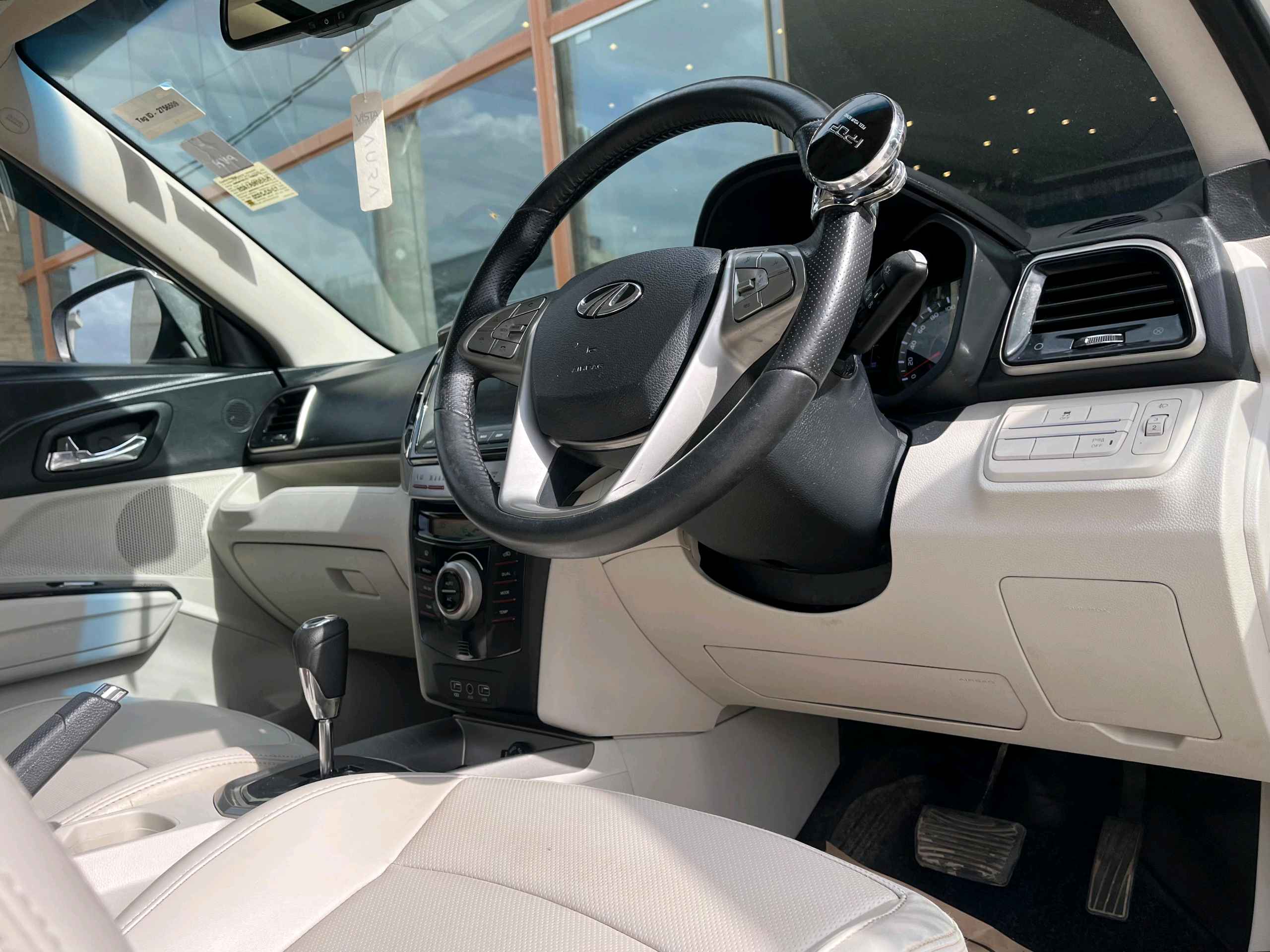 Mahindra Xuv300 photo 11