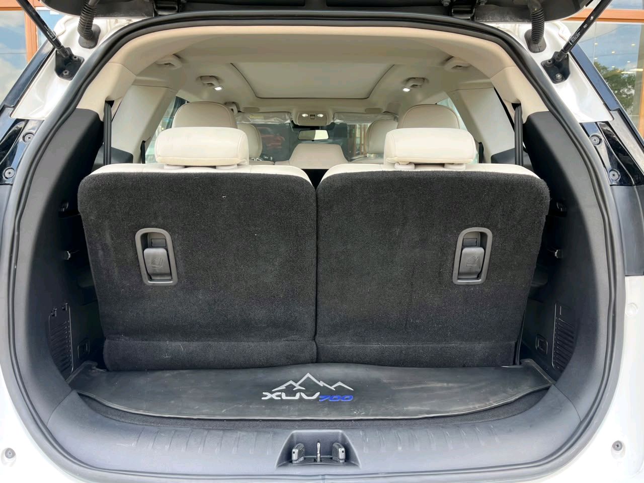 Mahindra Xuv700 photo 4