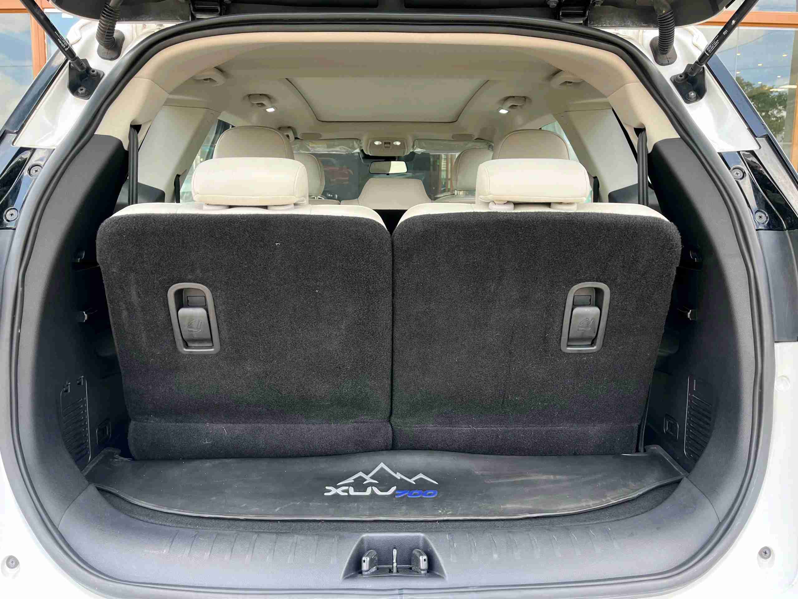 Mahindra Xuv700 photo 10